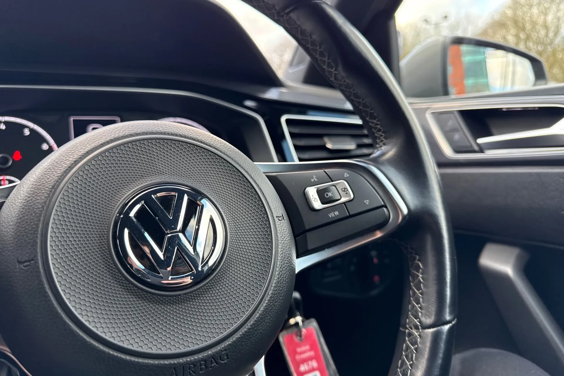 VOLKSWAGEN POLO thumbnail image number 36