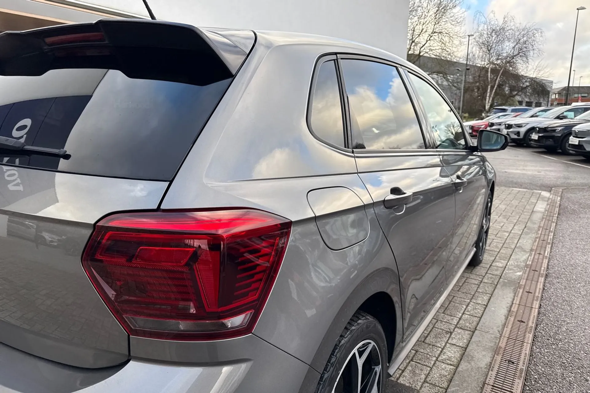 VOLKSWAGEN POLO thumbnail image number 14