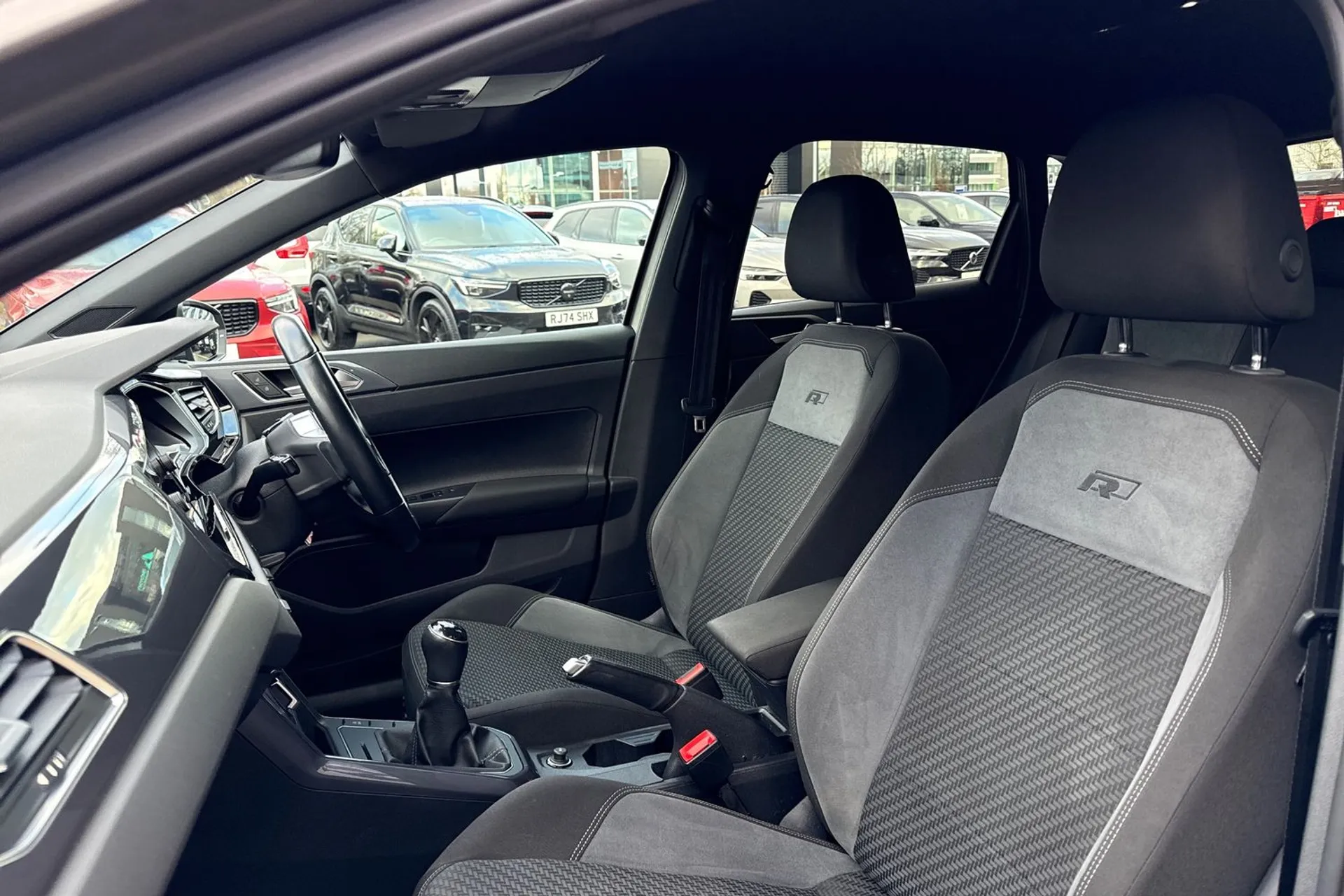 VOLKSWAGEN POLO thumbnail image number 27