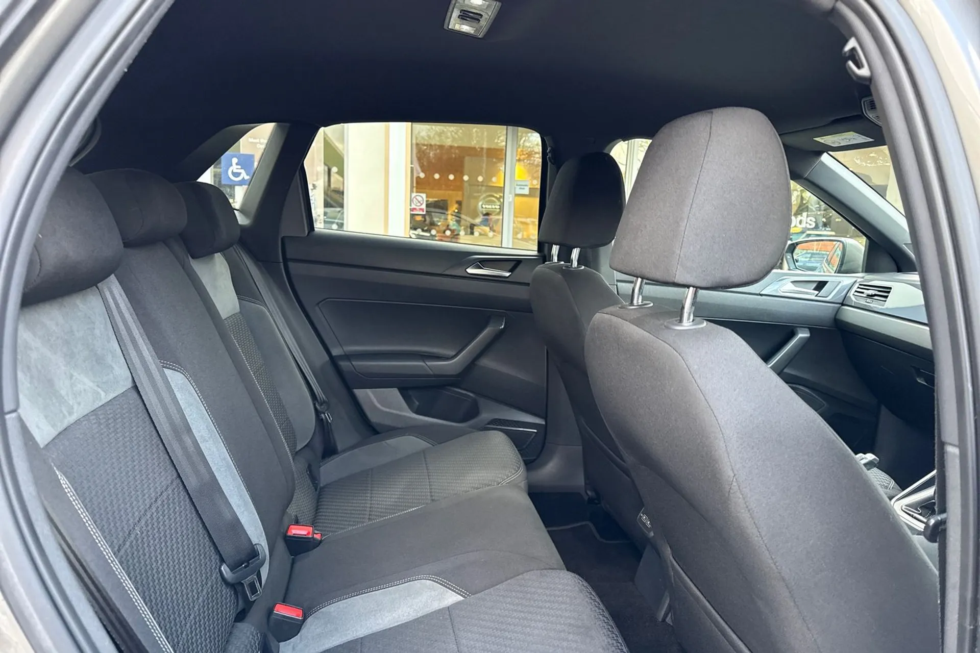 VOLKSWAGEN POLO thumbnail image number 22