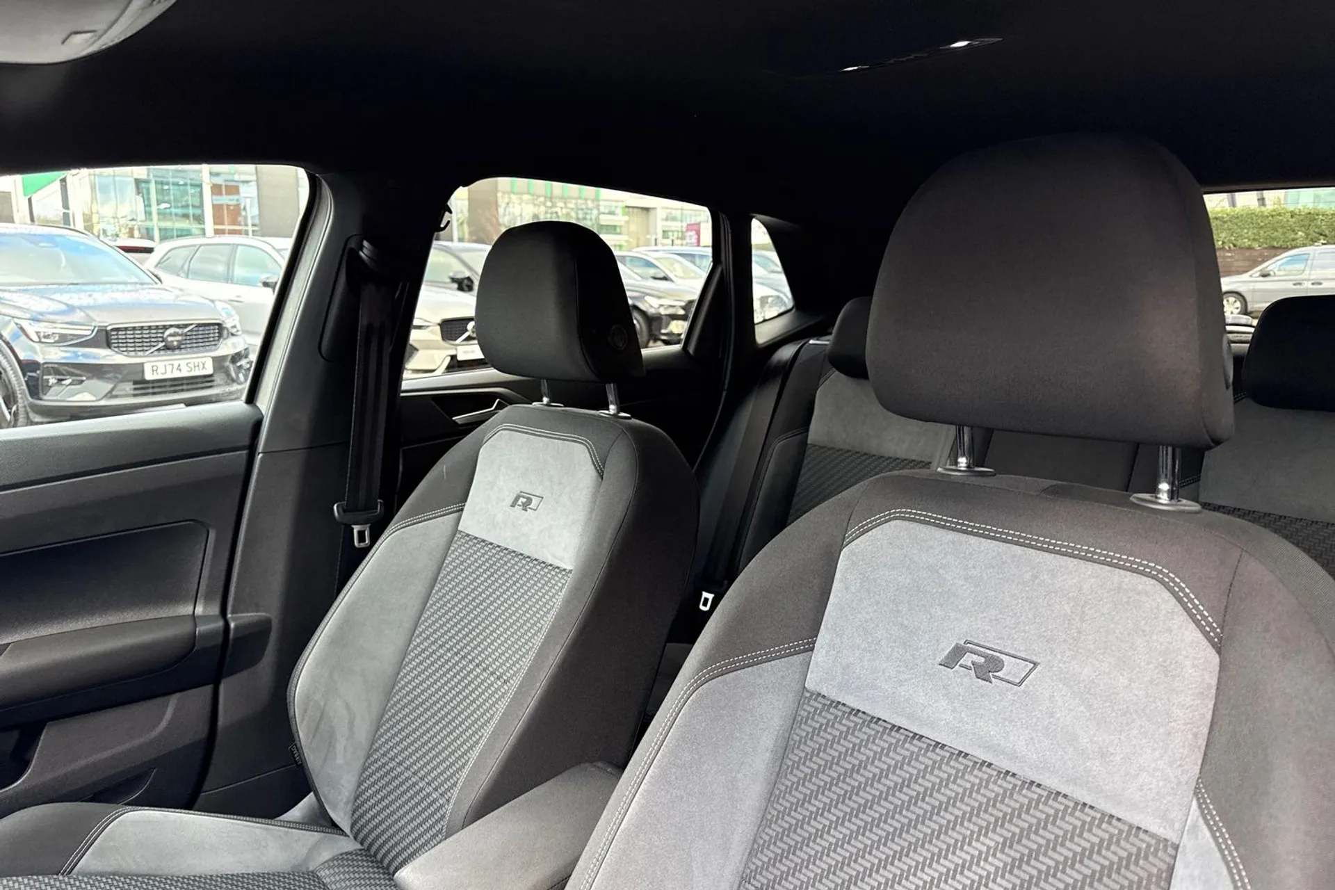 VOLKSWAGEN POLO thumbnail image number 28