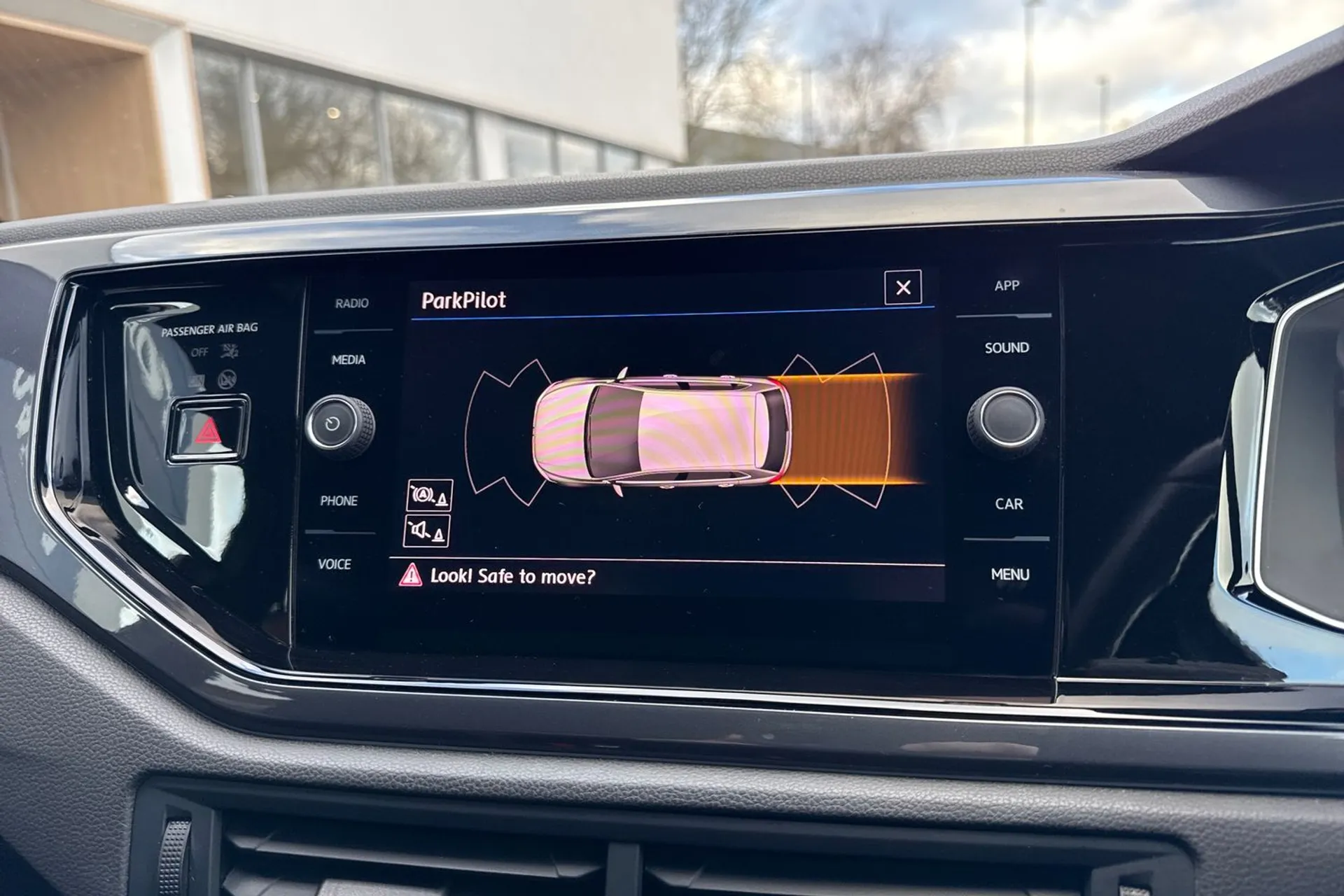 VOLKSWAGEN POLO thumbnail image number 4