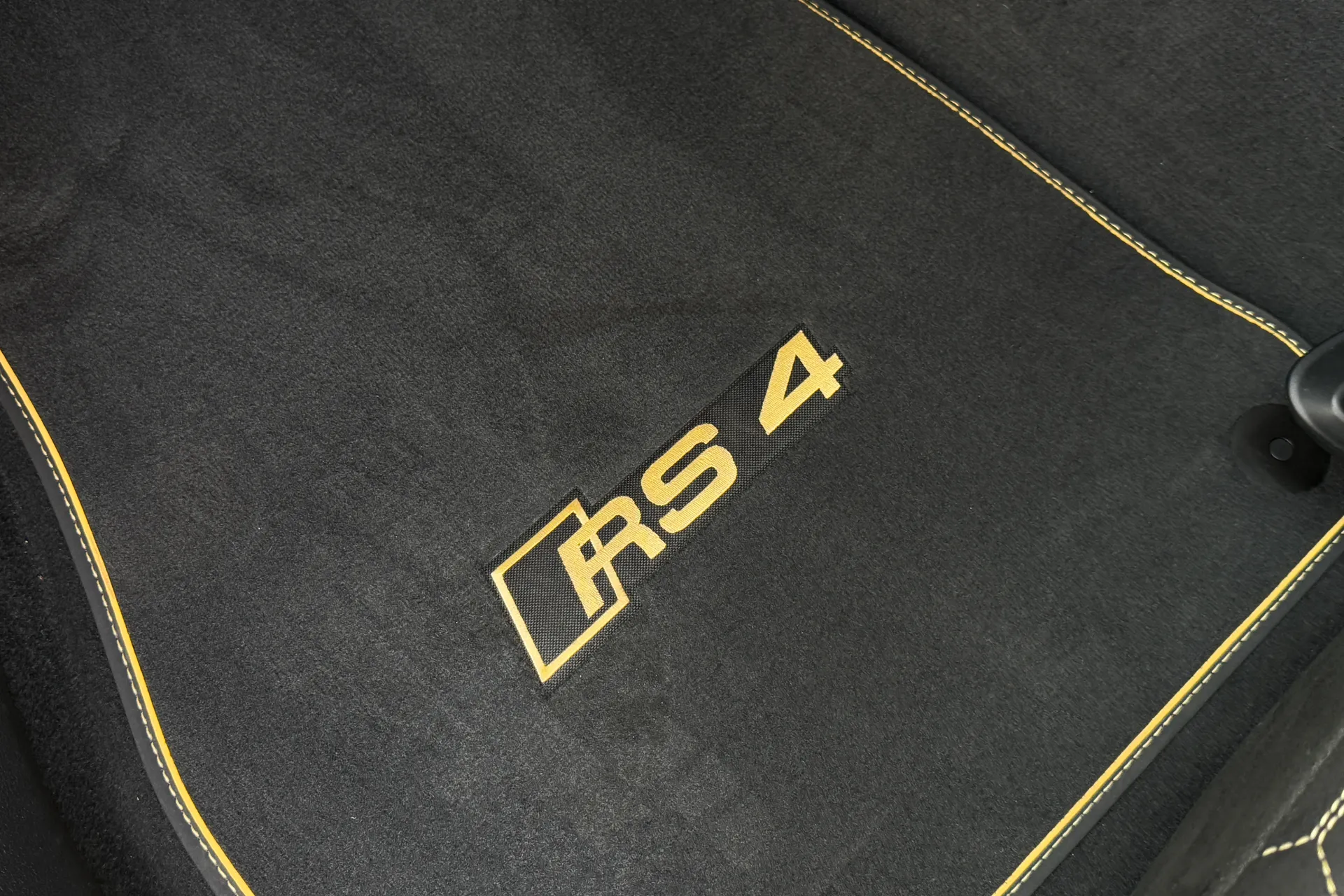 Audi RS4 Avant thumbnail image number 62