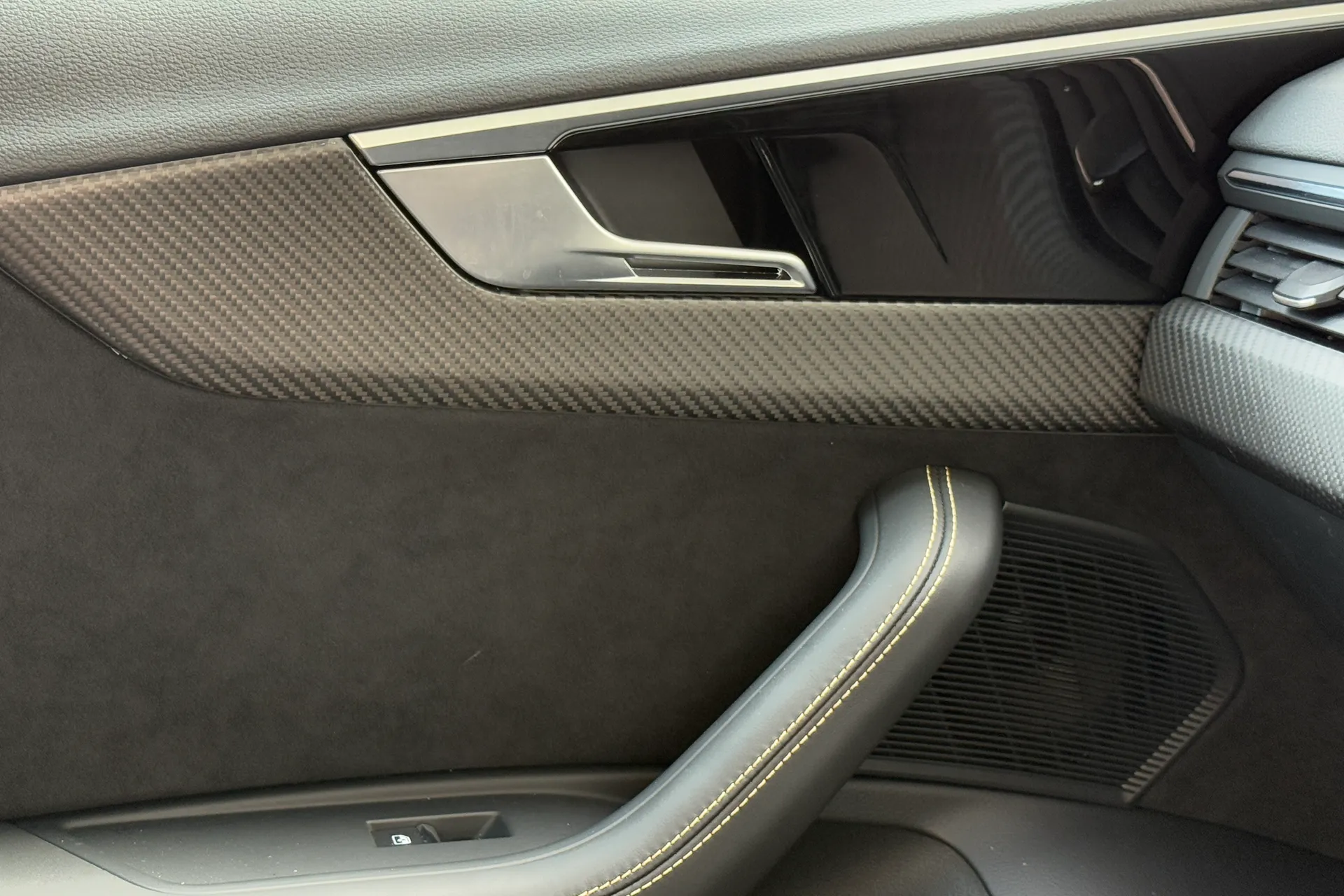 Audi RS4 Avant thumbnail image number 31