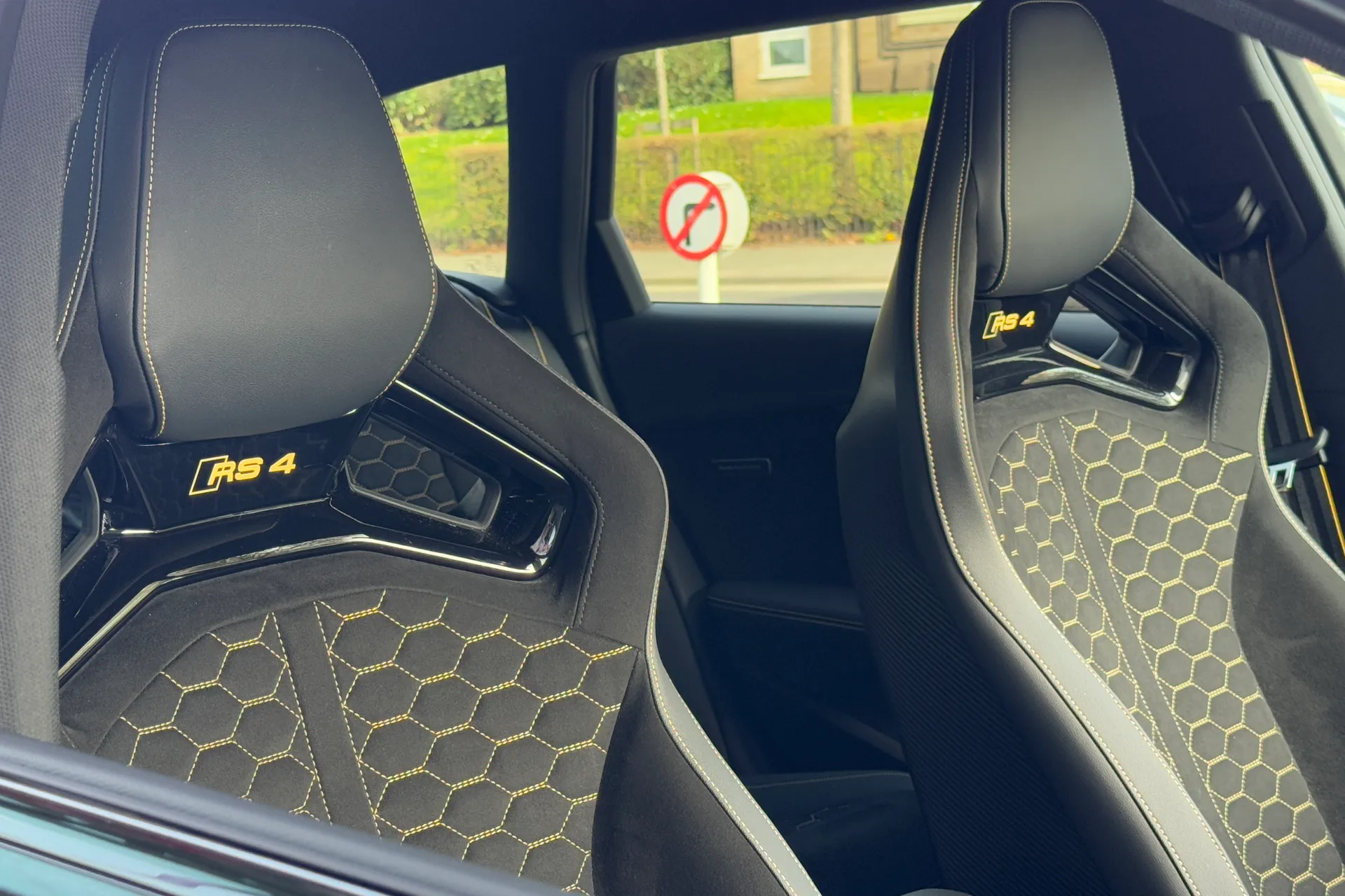 Audi RS4 Avant thumbnail image number 41