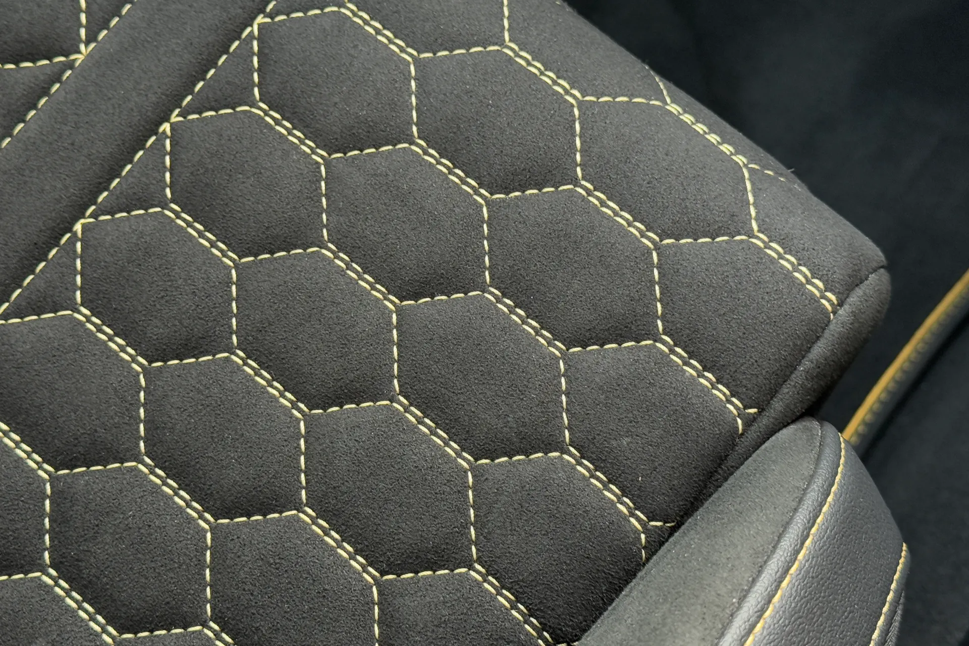 Audi RS4 Avant thumbnail image number 30