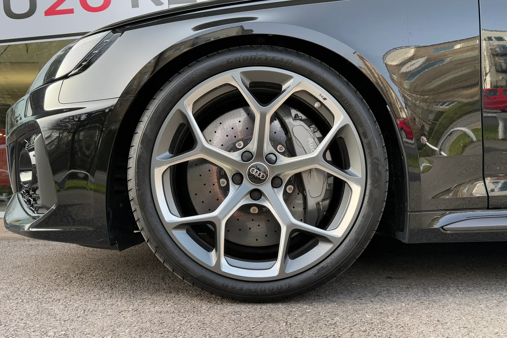 Audi RS4 Avant thumbnail image number 11