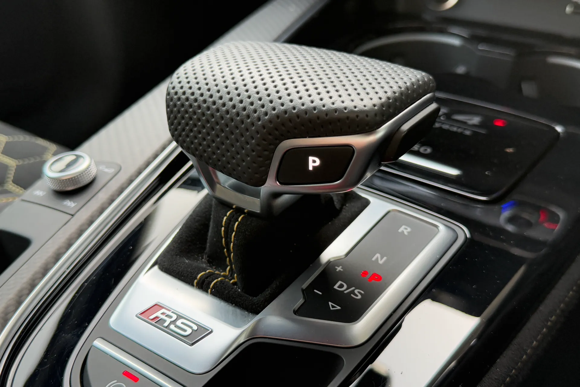 Audi RS4 Avant thumbnail image number 25