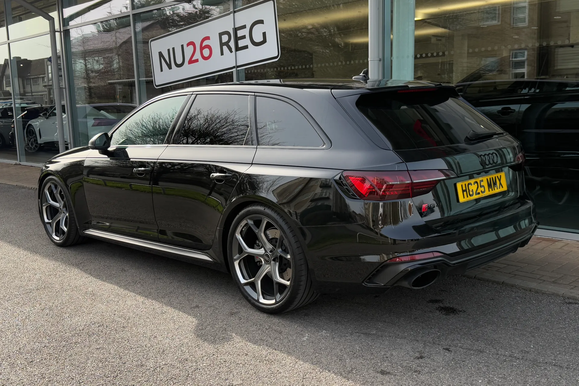 Audi RS4 Avant thumbnail image number 10
