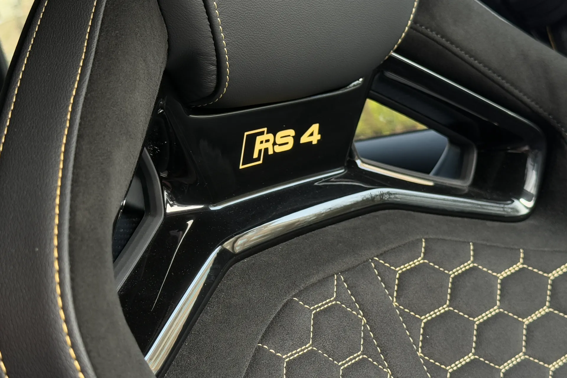 Audi RS4 Avant thumbnail image number 32