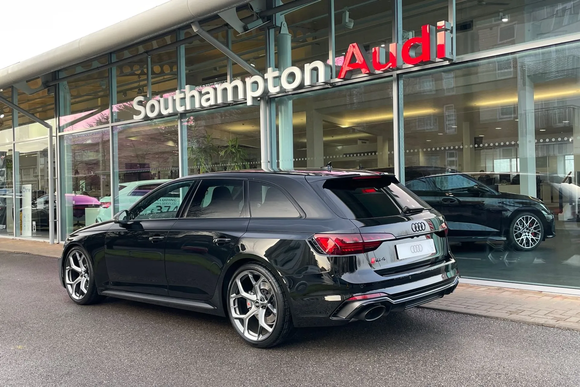 Audi RS4 Avant thumbnail image number 6