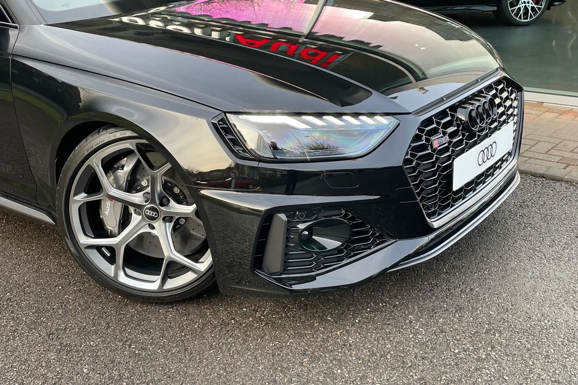 Audi RS4 Avant thumbnail image number 13