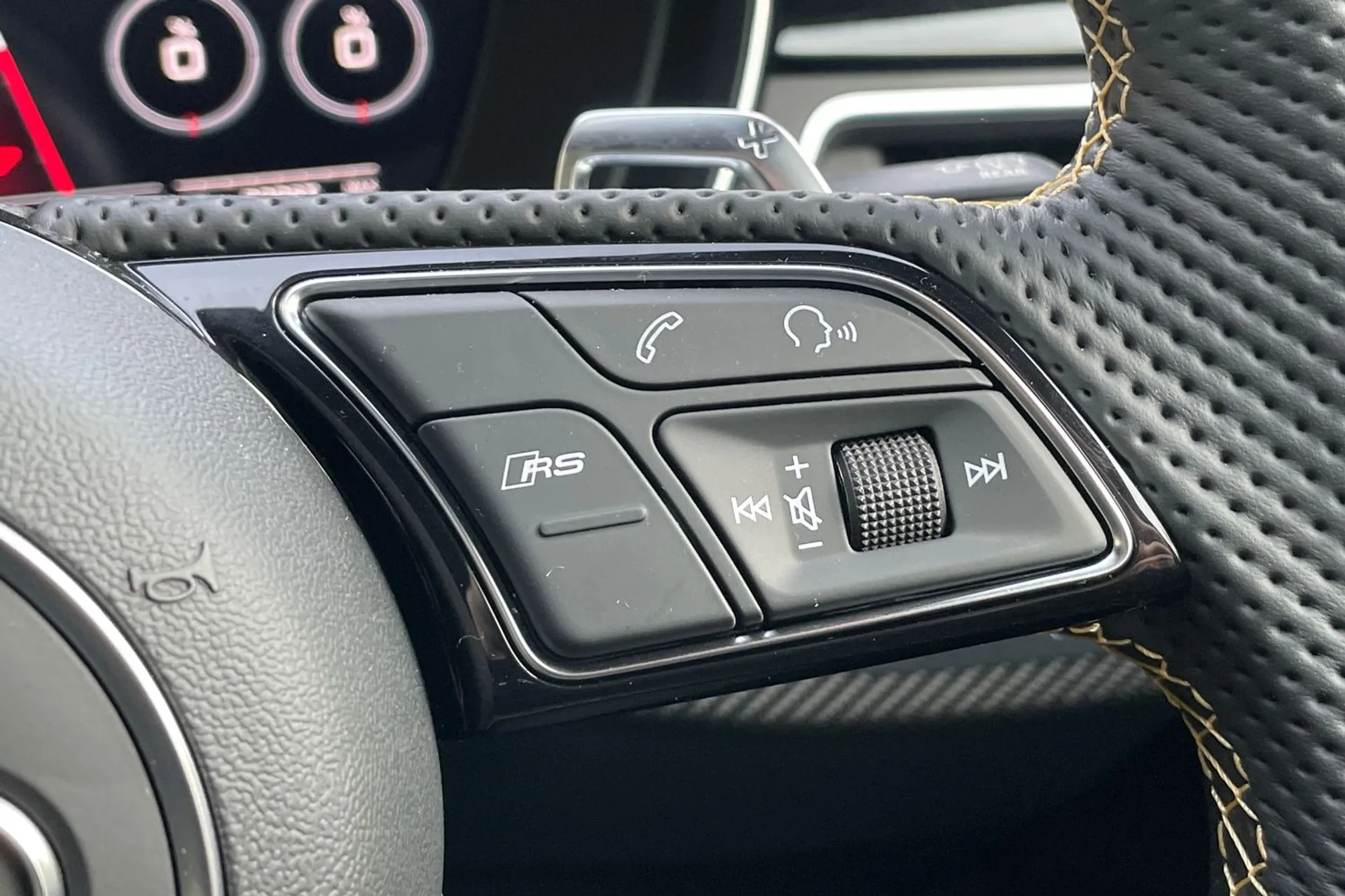 Audi RS4 Avant thumbnail image number 35