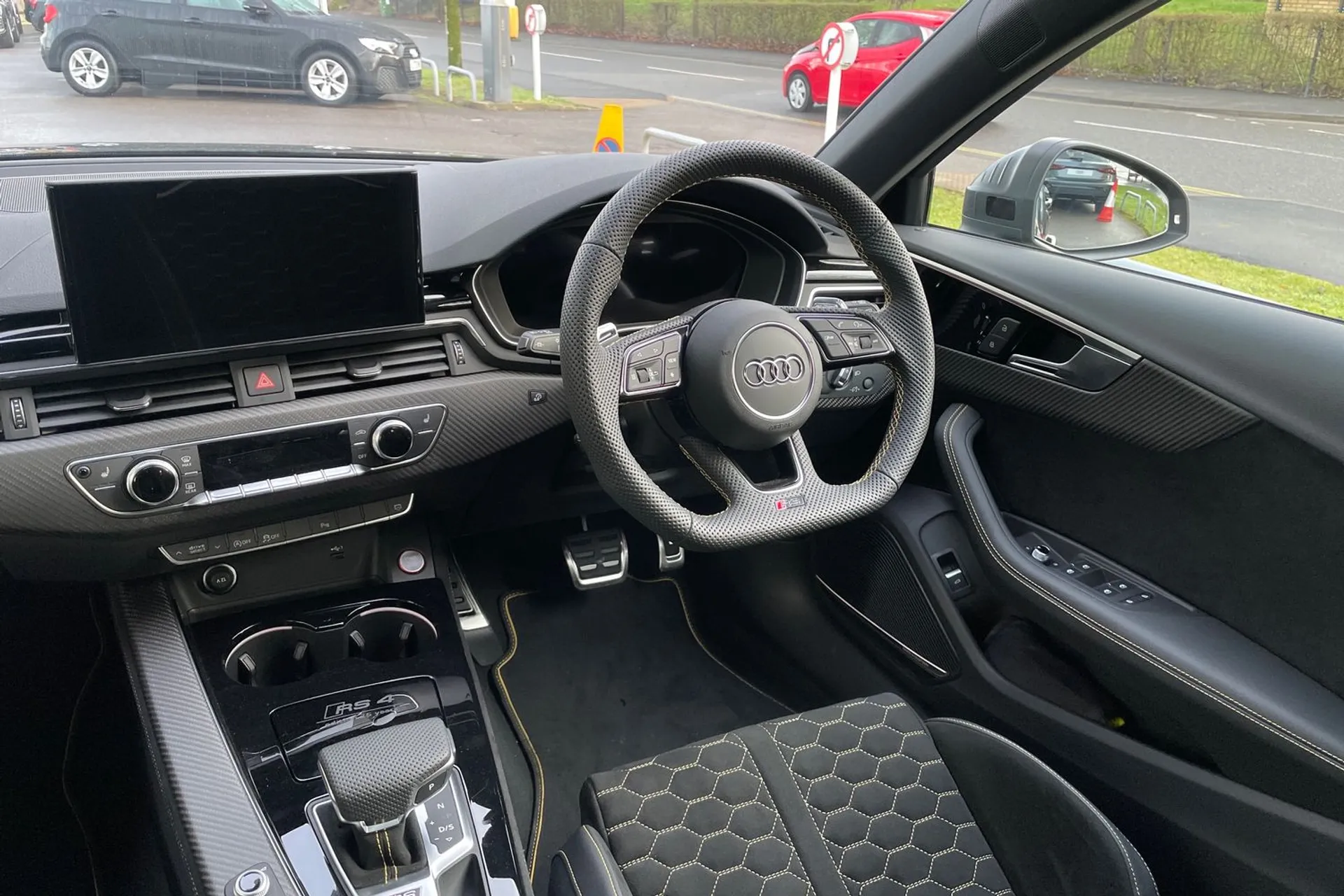 Audi RS4 Avant thumbnail image number 31