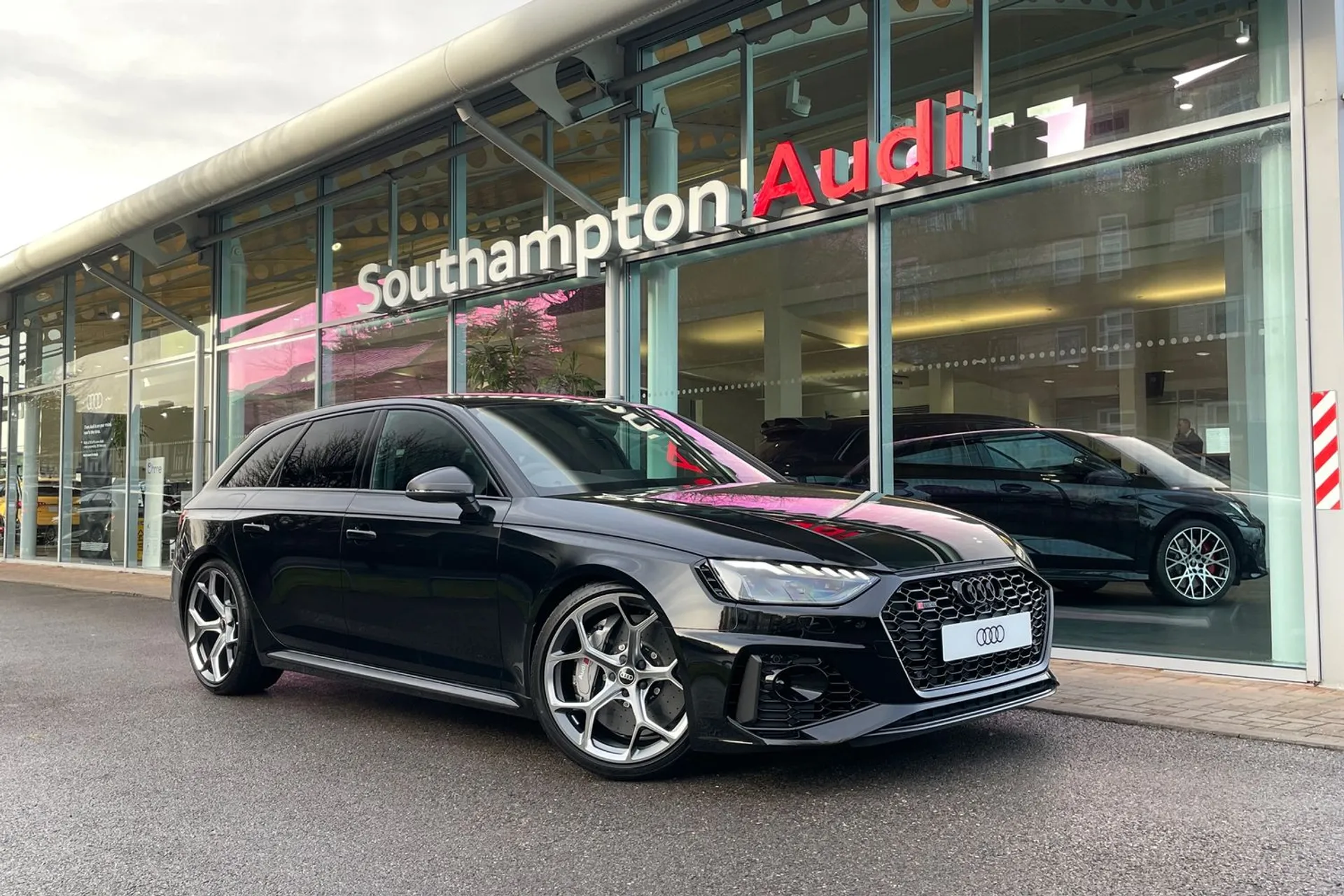Audi RS4 Avant focused image