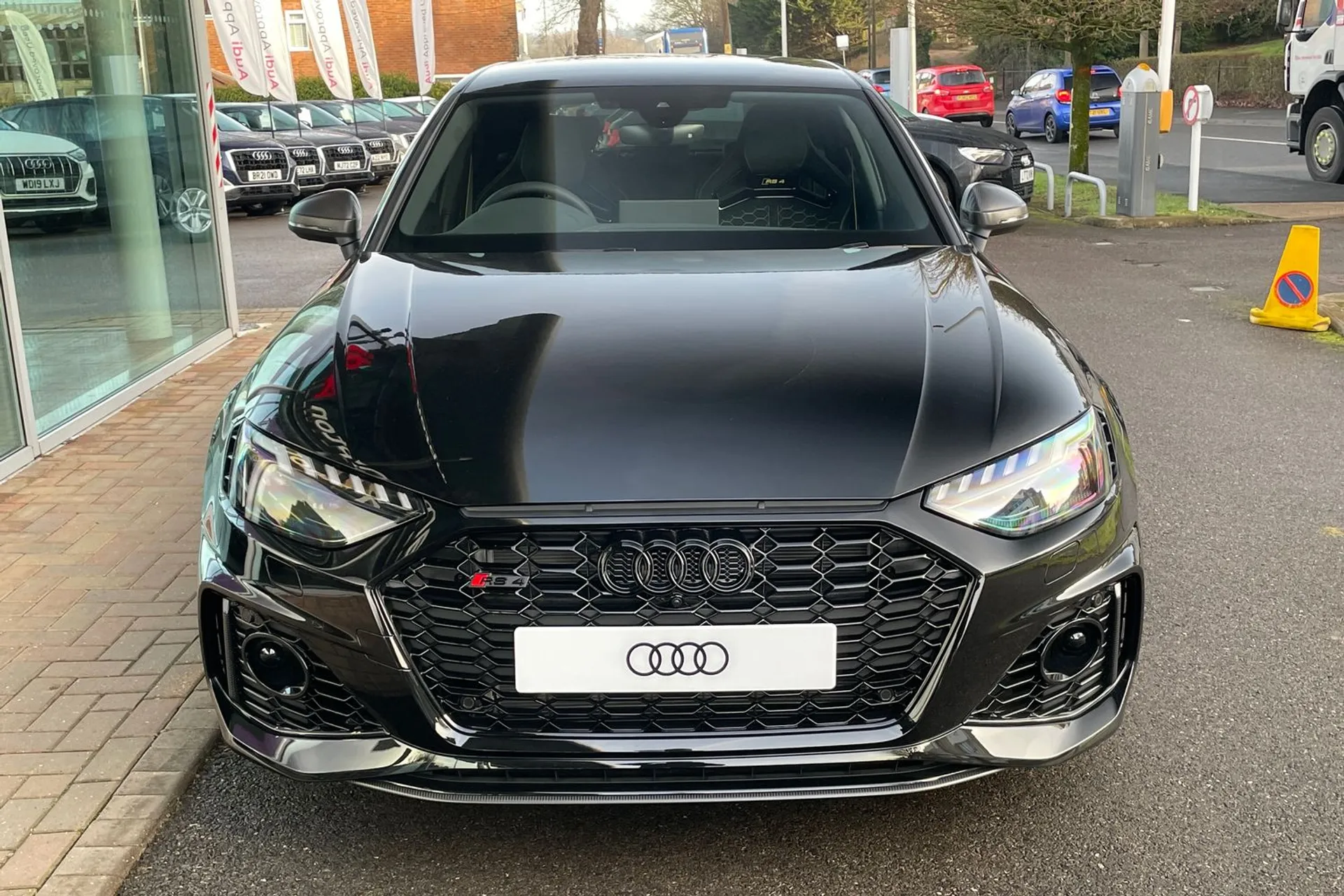 Audi RS4 Avant thumbnail image number 9