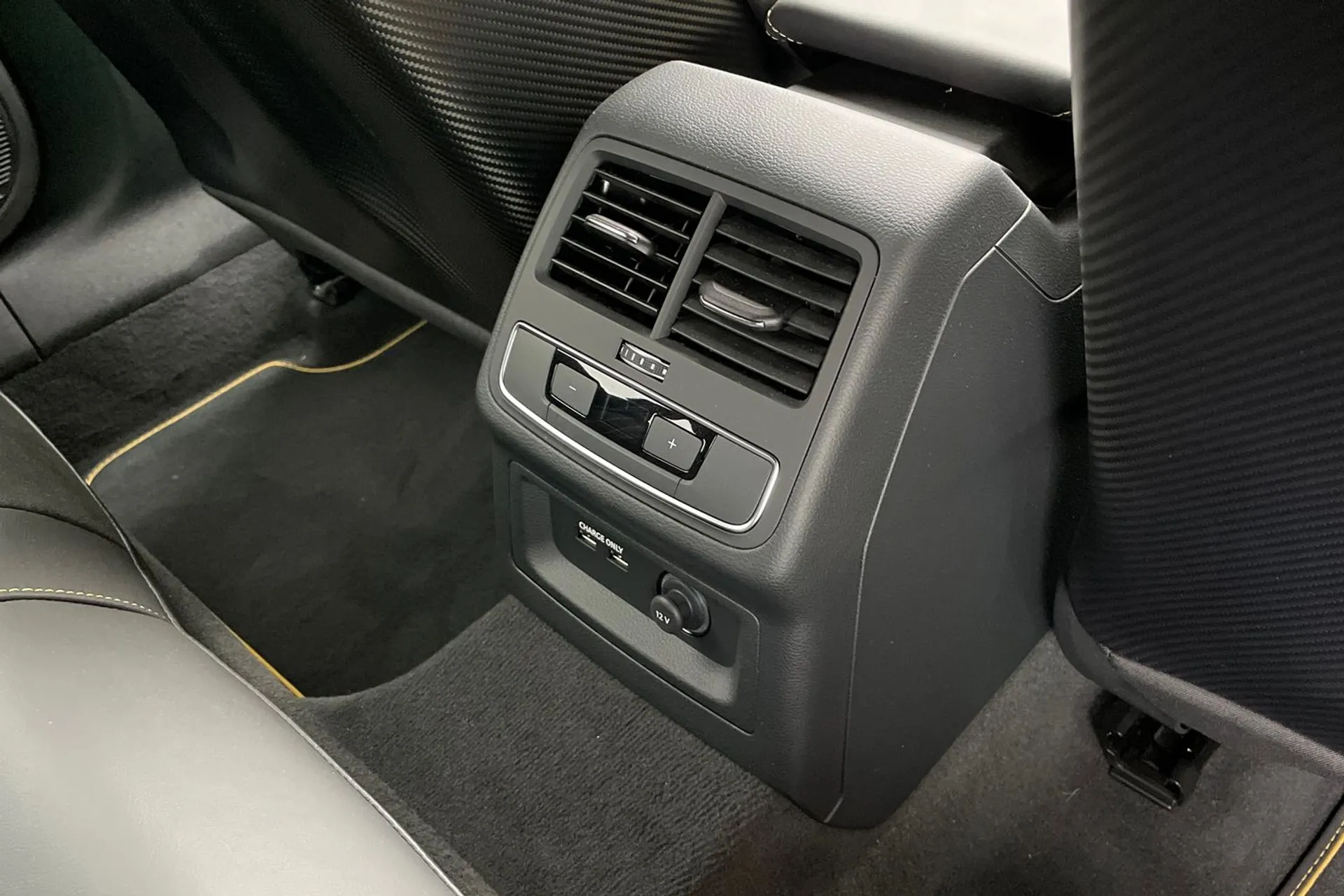 Audi RS4 Avant thumbnail image number 40