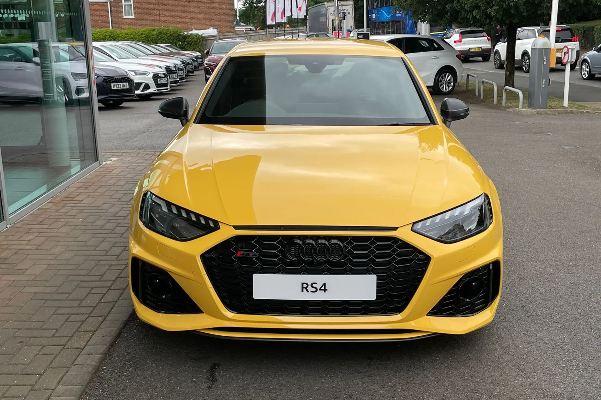 Audi RS4 Avant thumbnail image number 9