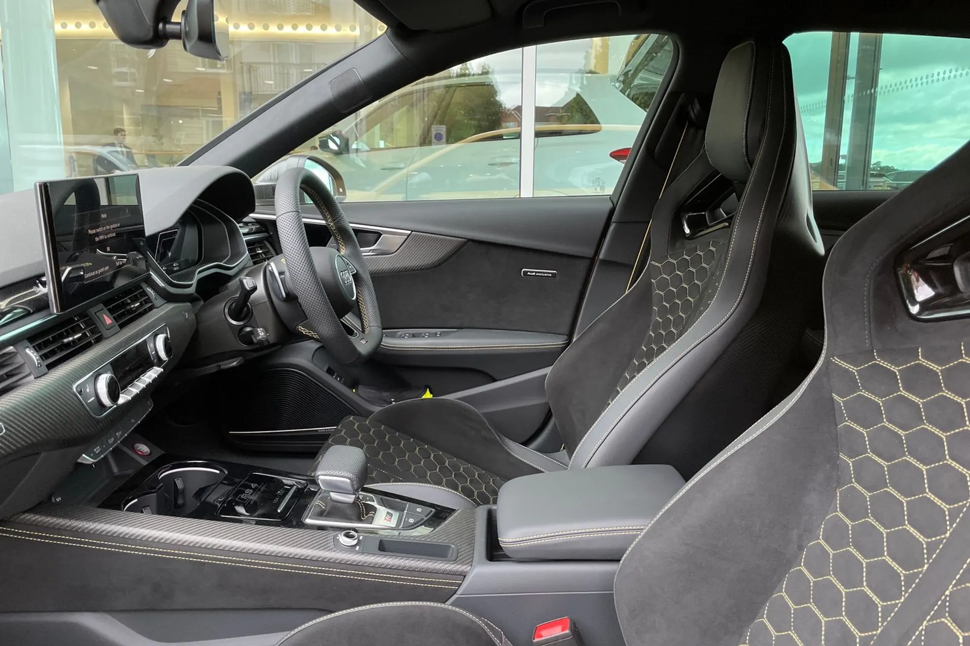 Audi RS4 Avant thumbnail image number 24