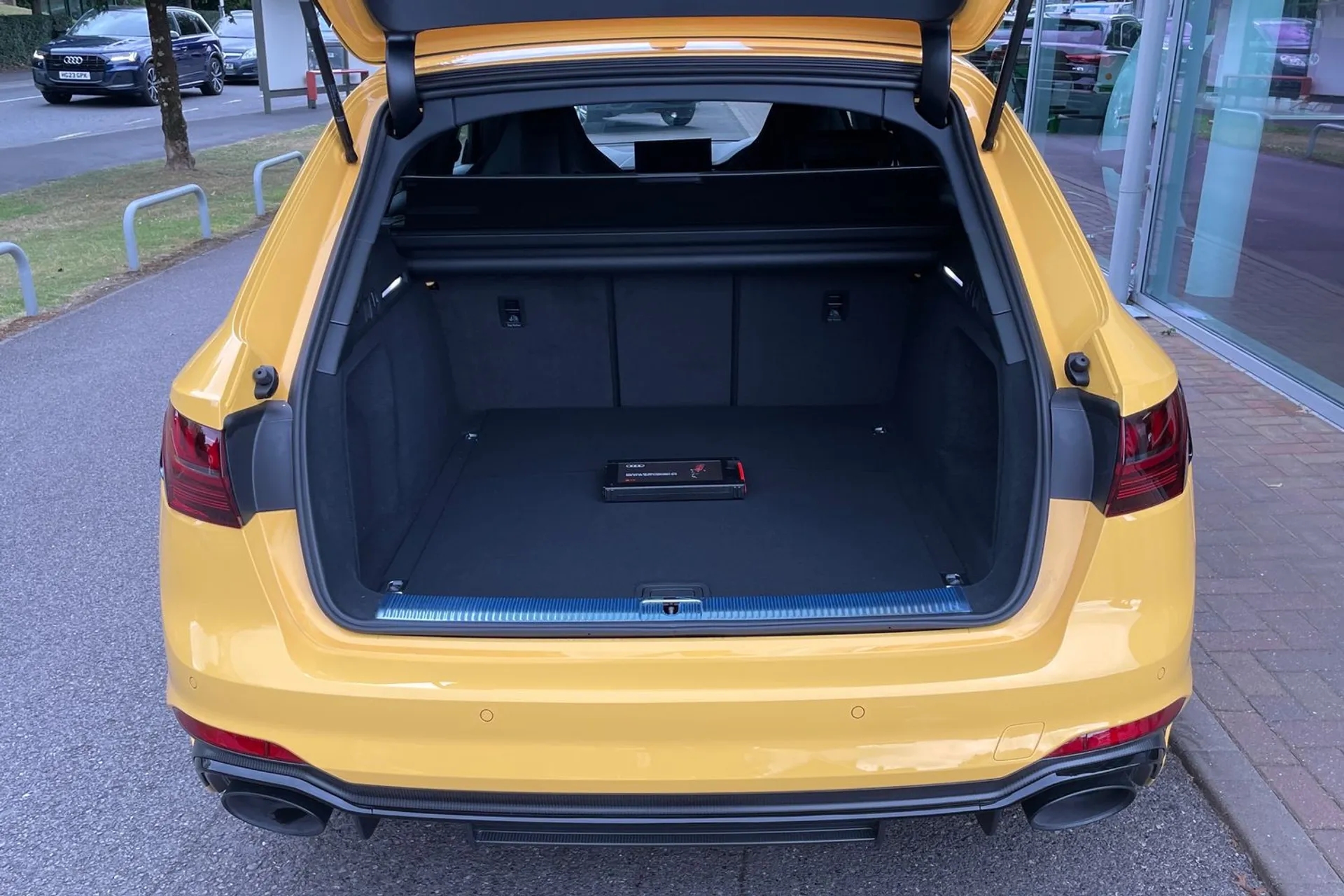 Audi RS4 Avant thumbnail image number 16