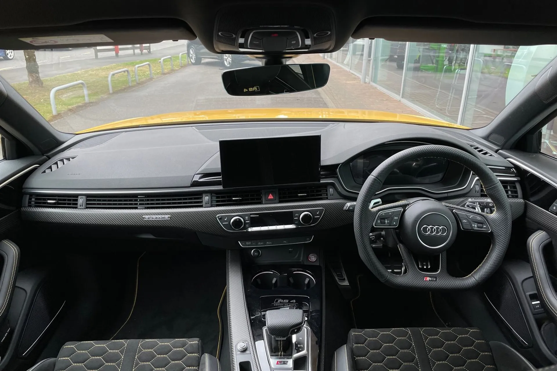 Audi RS4 Avant thumbnail image number 3