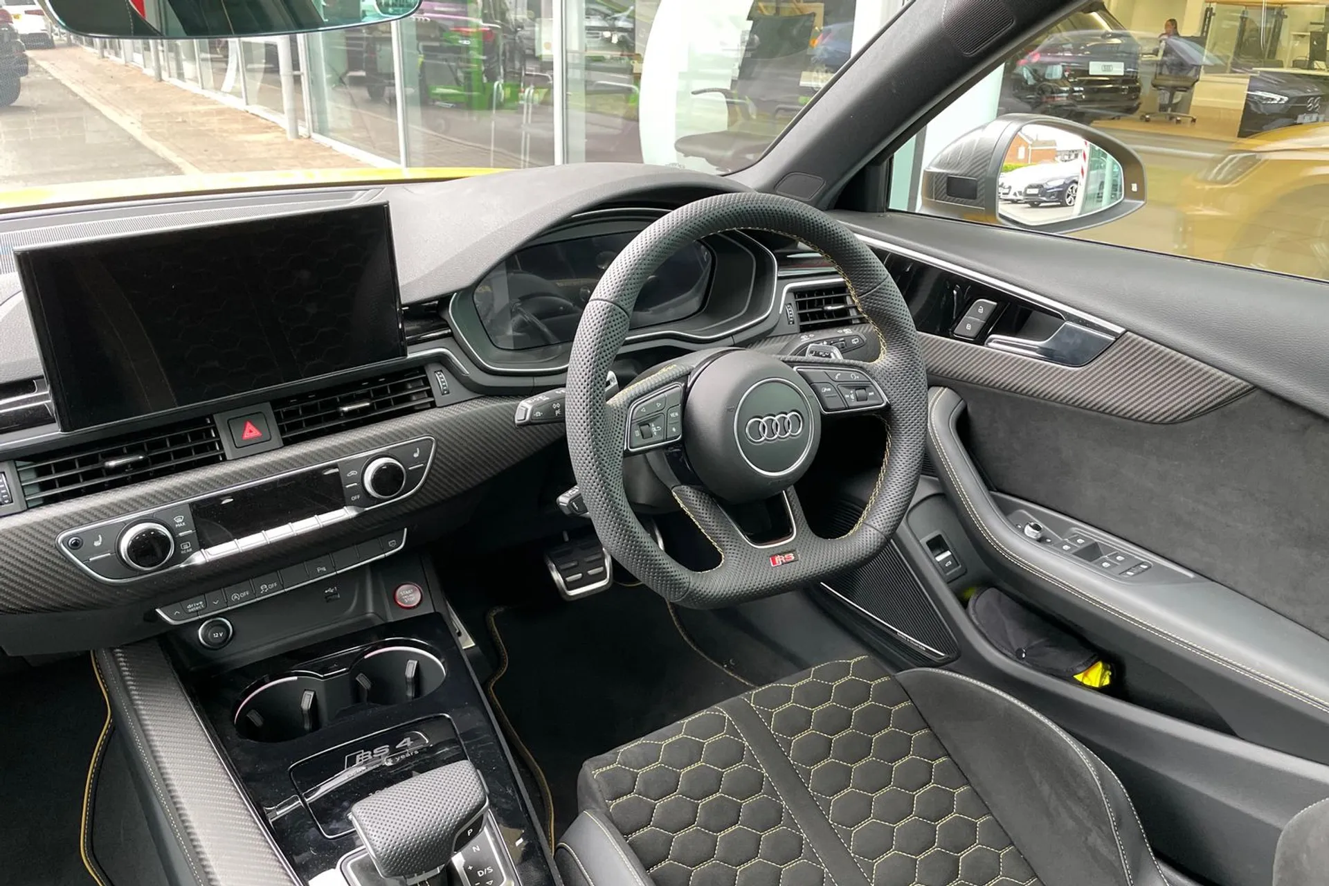 Audi RS4 Avant thumbnail image number 32