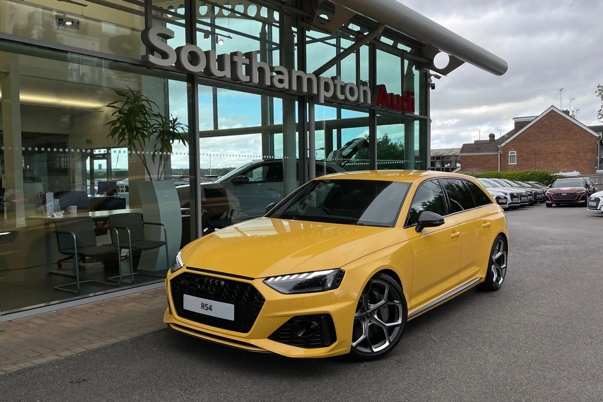 Audi RS4 Avant thumbnail image number 9