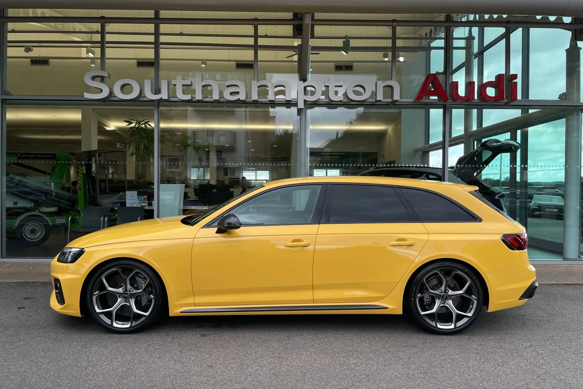 Audi RS4 Avant thumbnail image number 8