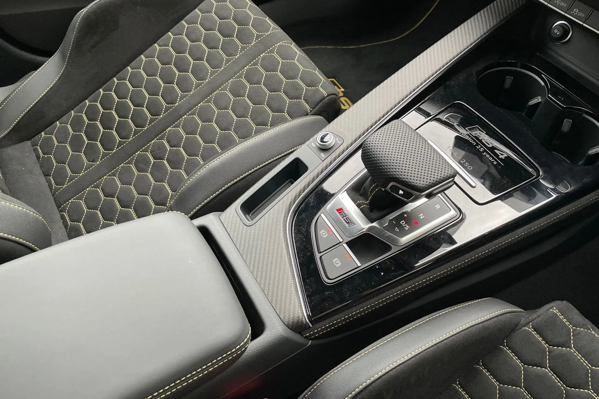 Audi RS4 Avant thumbnail image number 40