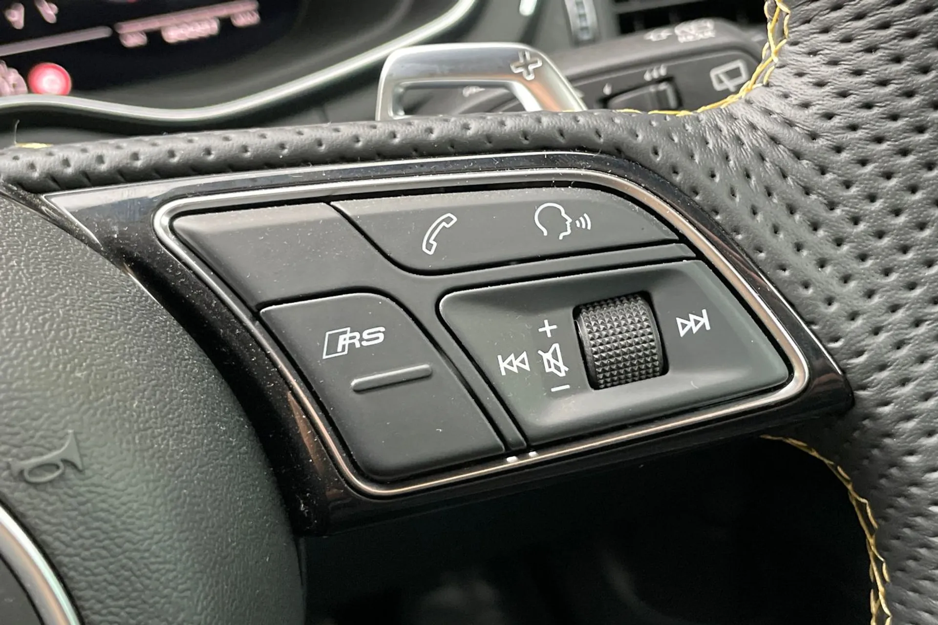 Audi RS4 Avant thumbnail image number 36