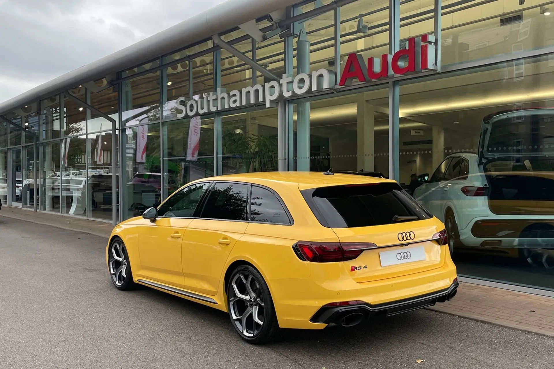 Audi RS4 Avant thumbnail image number 7