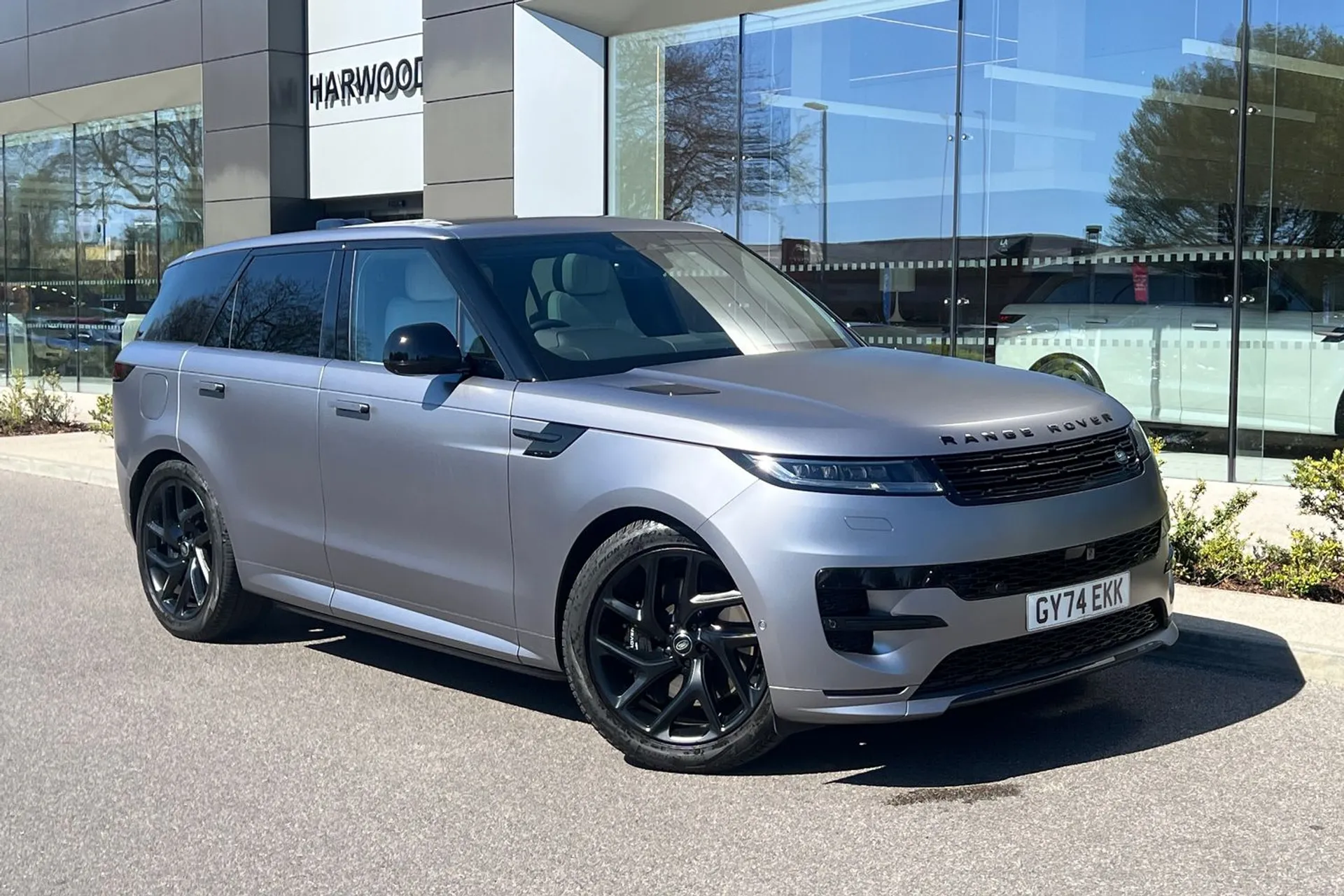 LAND ROVER RANGE ROVER SPORT focused image
