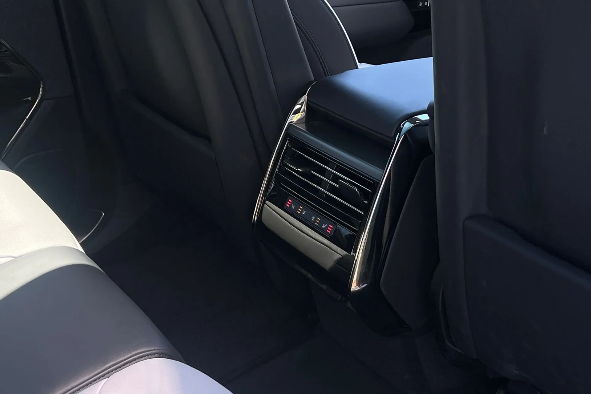 LAND ROVER RANGE ROVER SPORT thumbnail image number 36