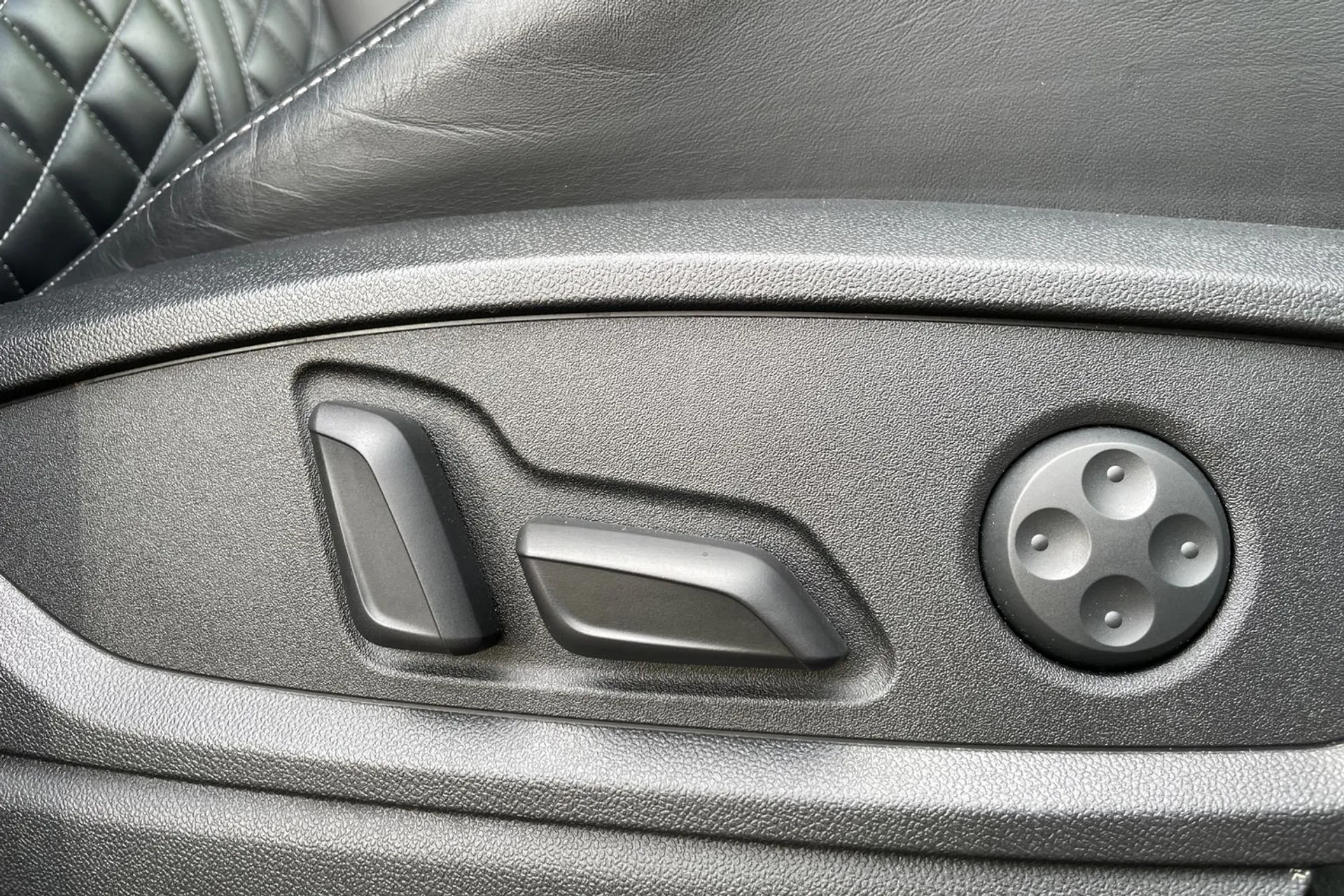 Audi Q5 thumbnail image number 40