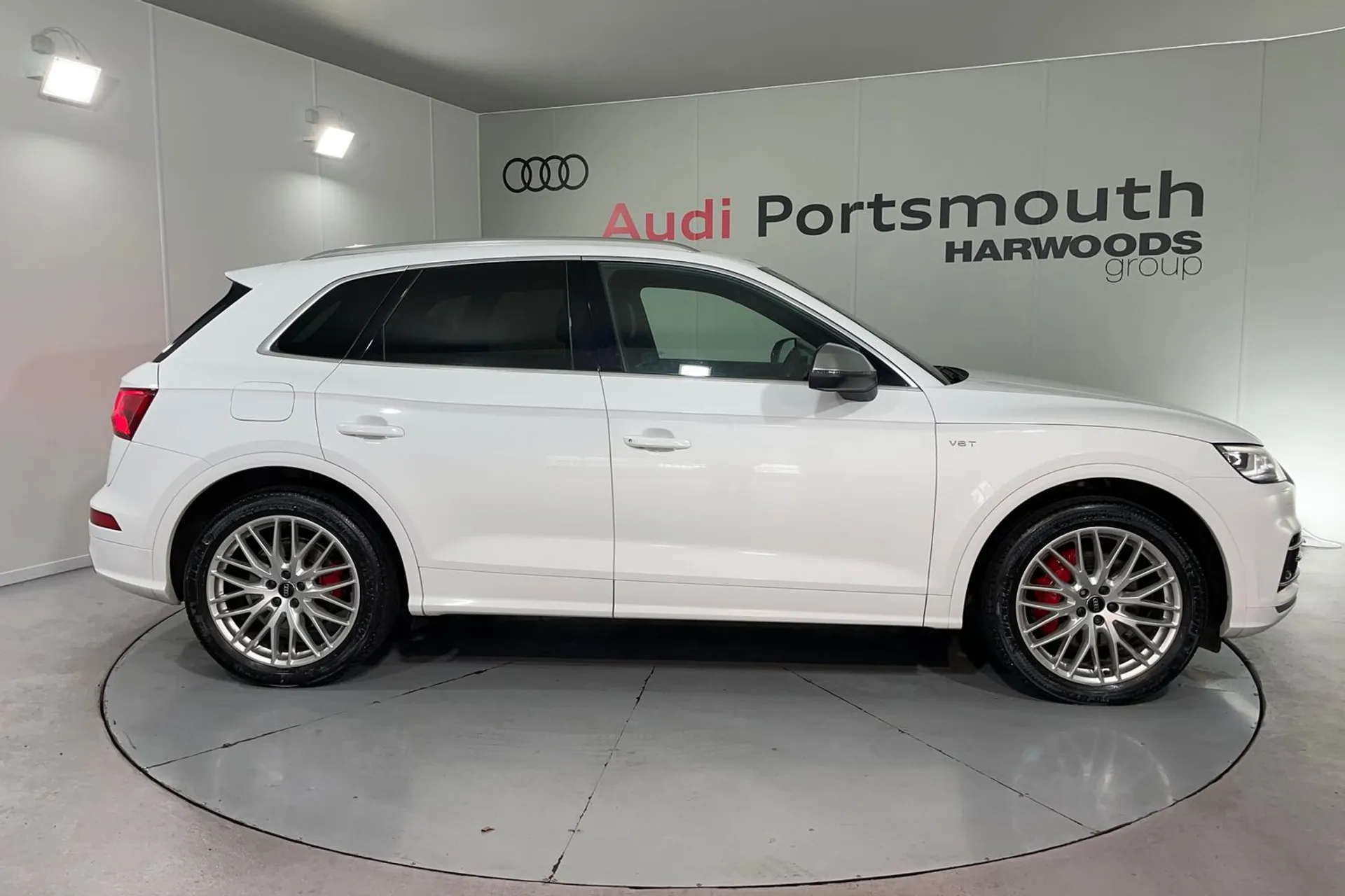 Audi Q5 thumbnail image number 2