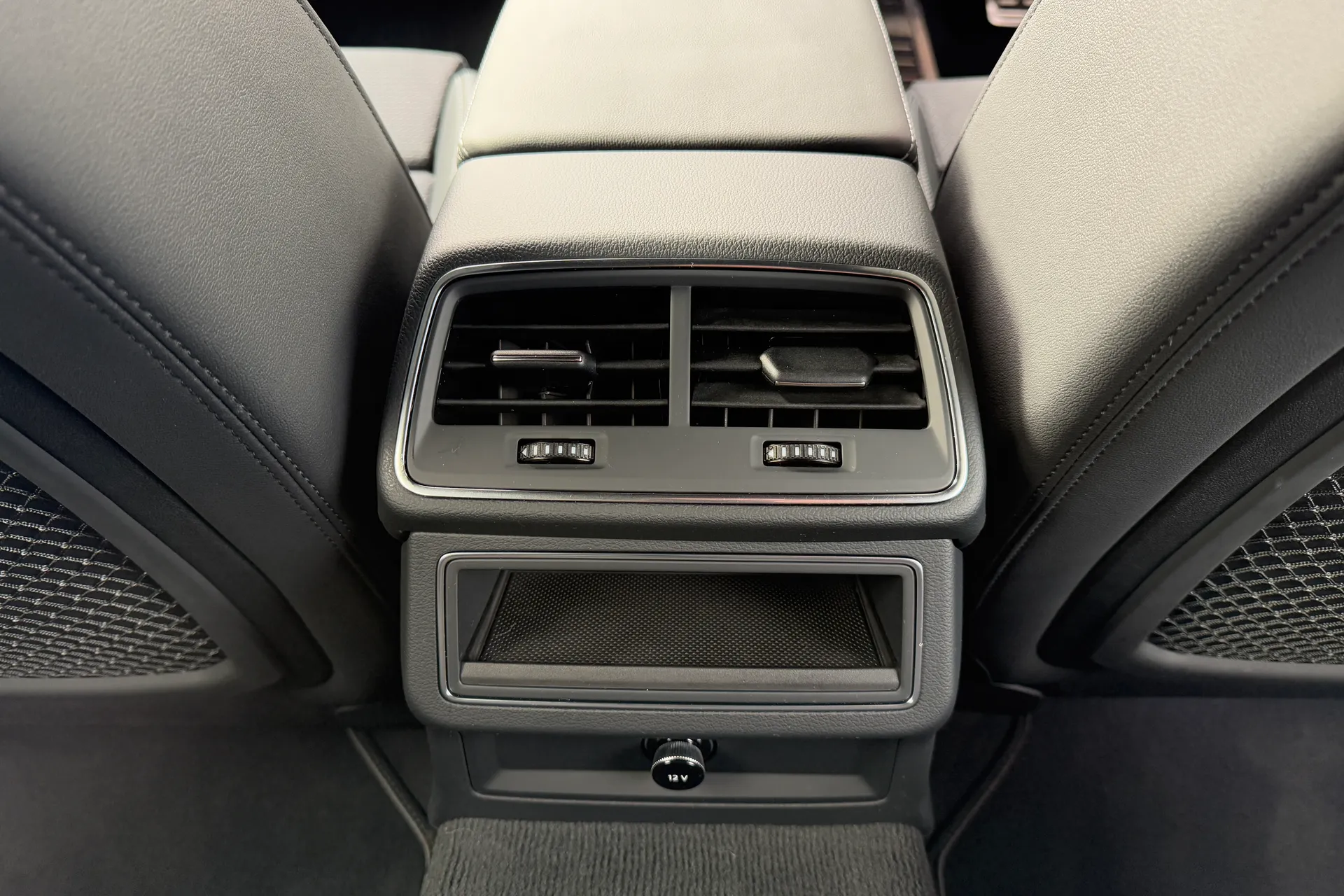 Audi A6 thumbnail image number 46