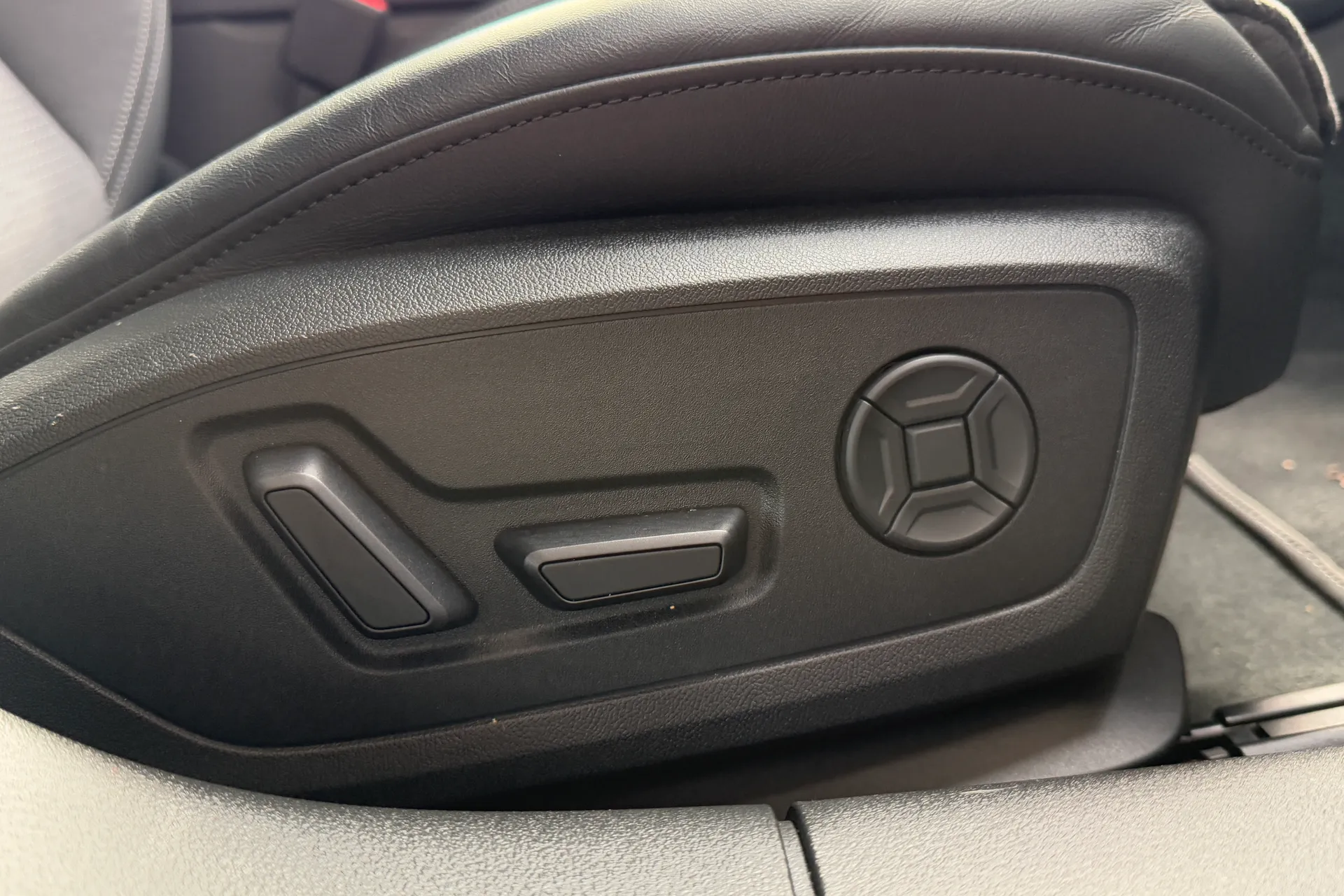 Audi A6 thumbnail image number 10