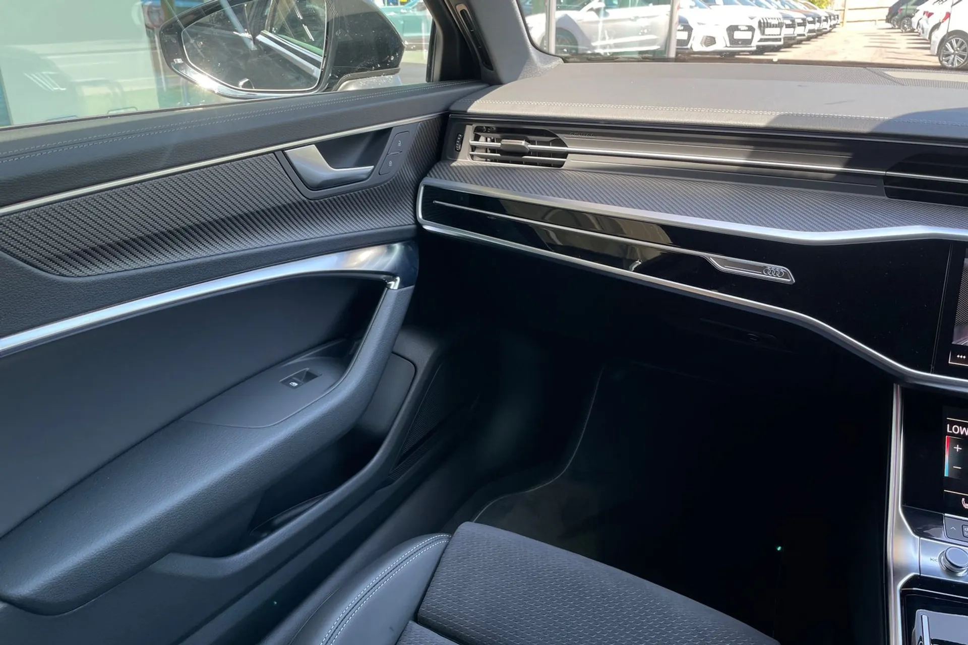 Audi A6 thumbnail image number 31