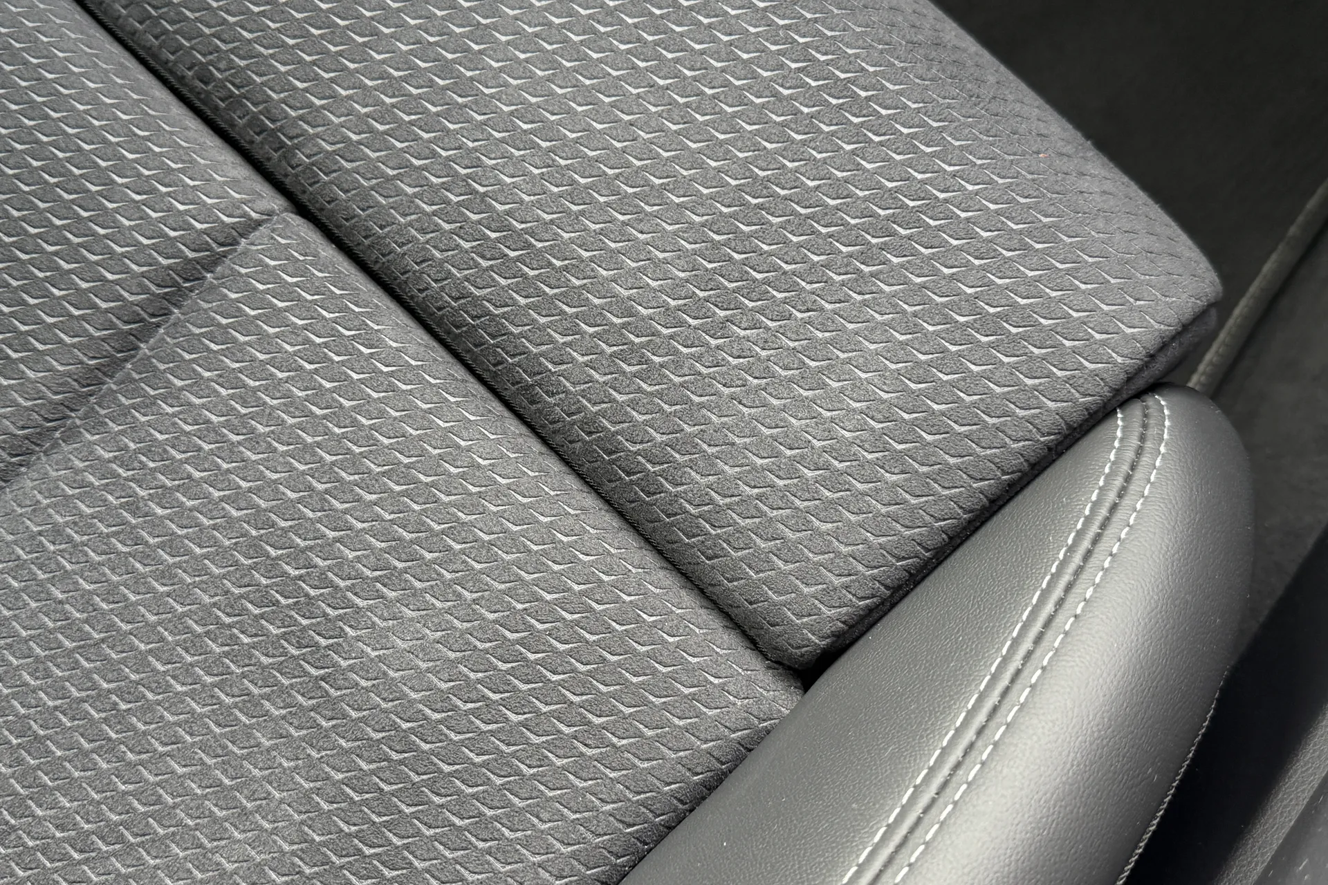 Audi A6 thumbnail image number 38