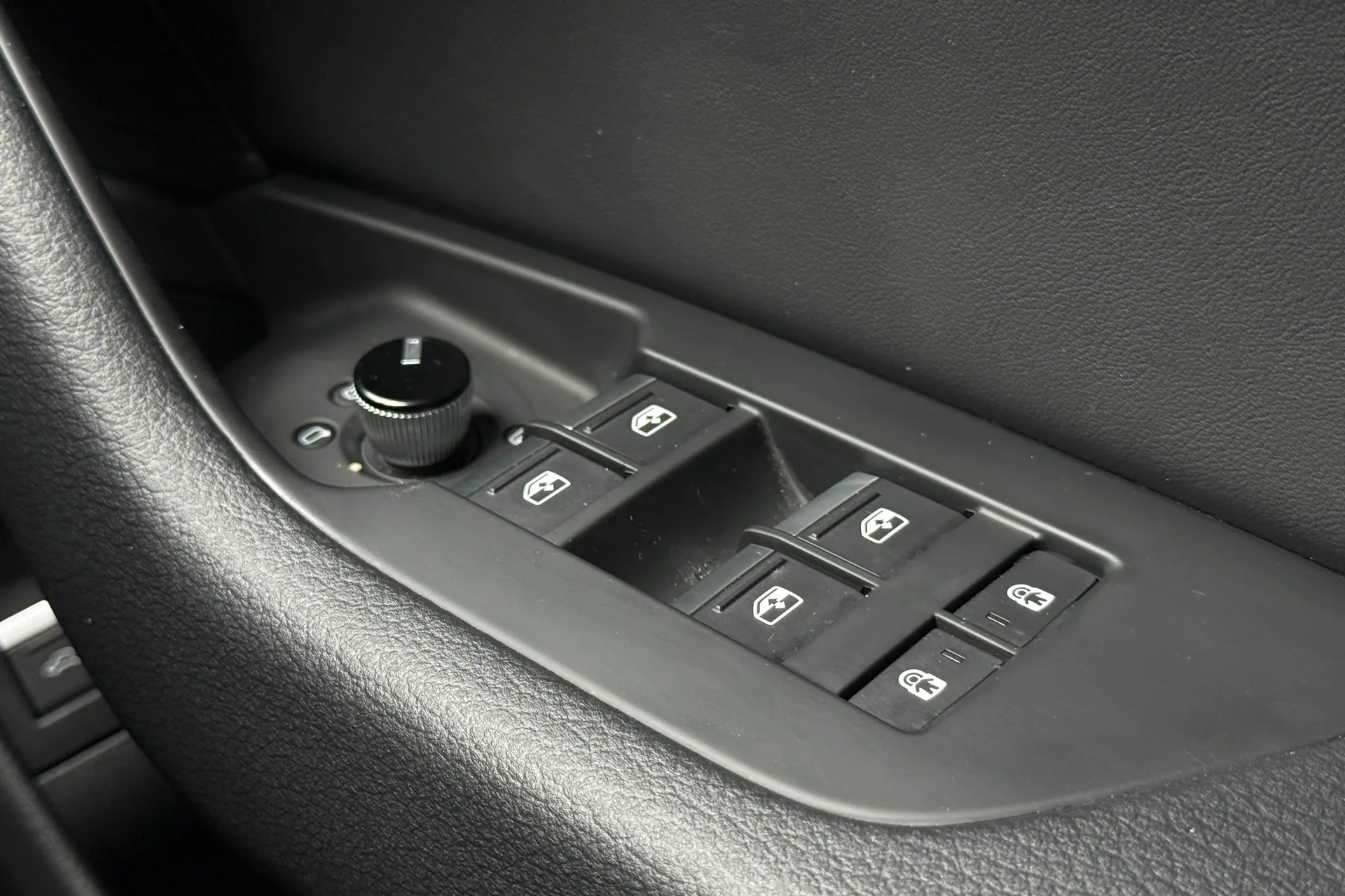 Audi A6 thumbnail image number 22