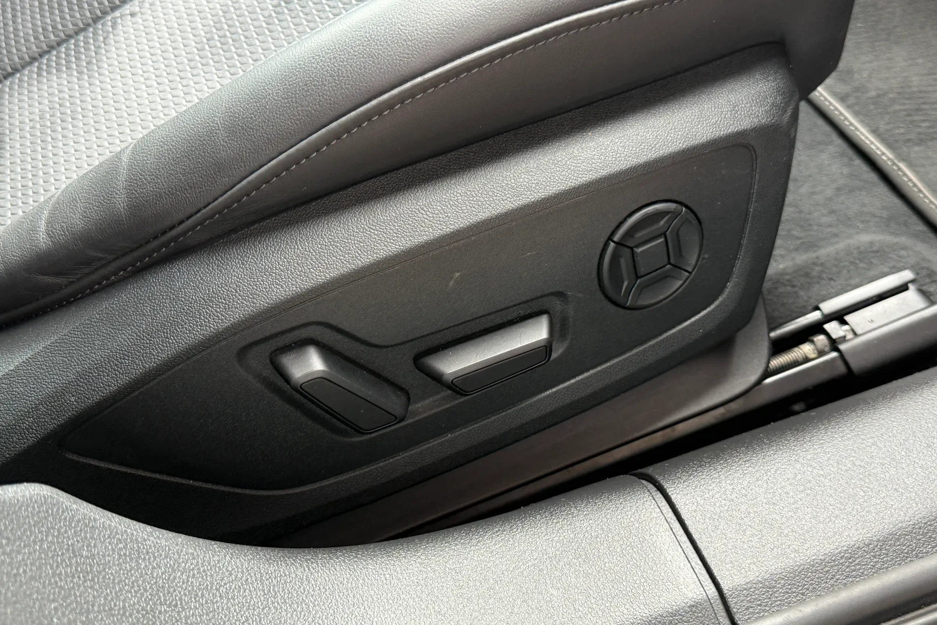 Audi A6 thumbnail image number 8