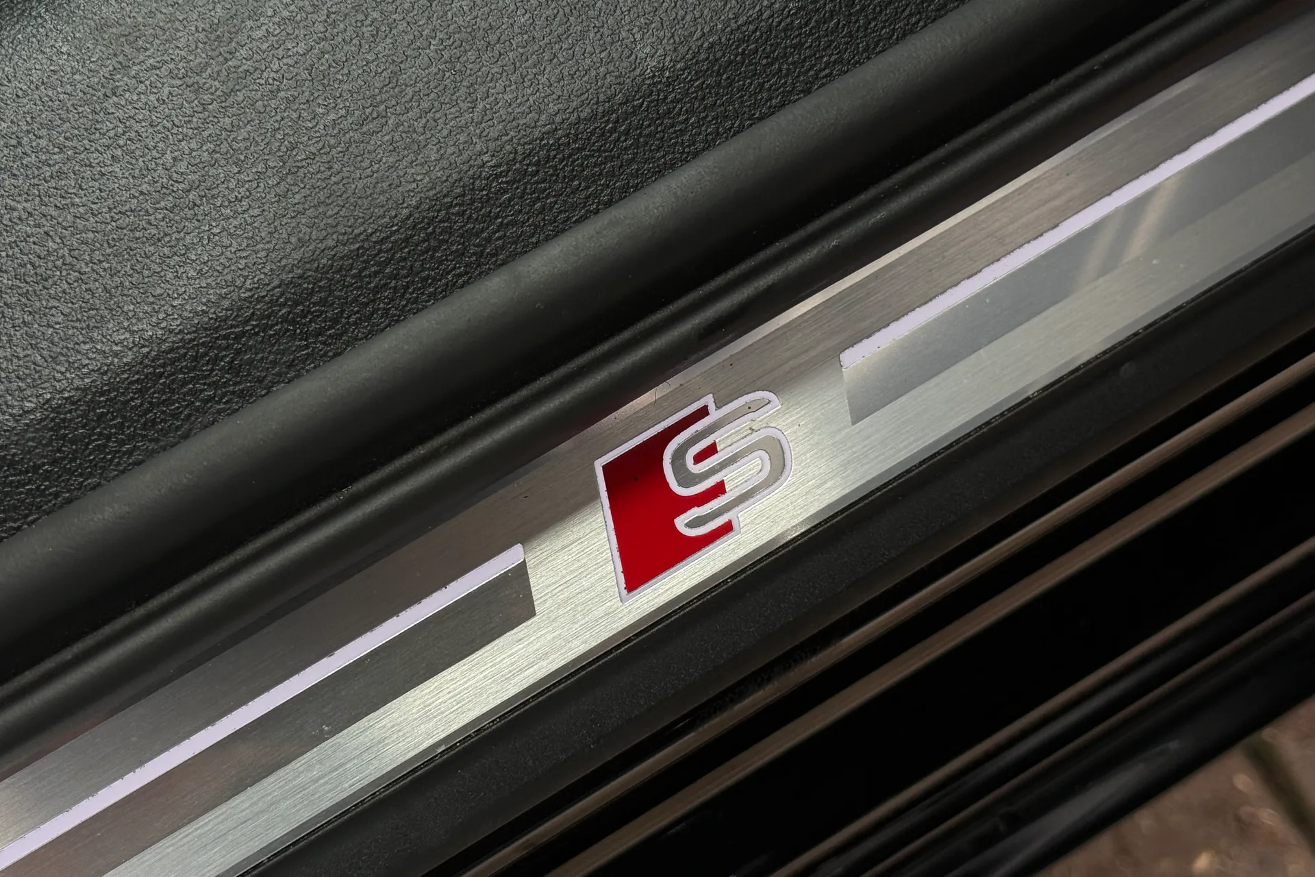 Audi A6 thumbnail image number 44