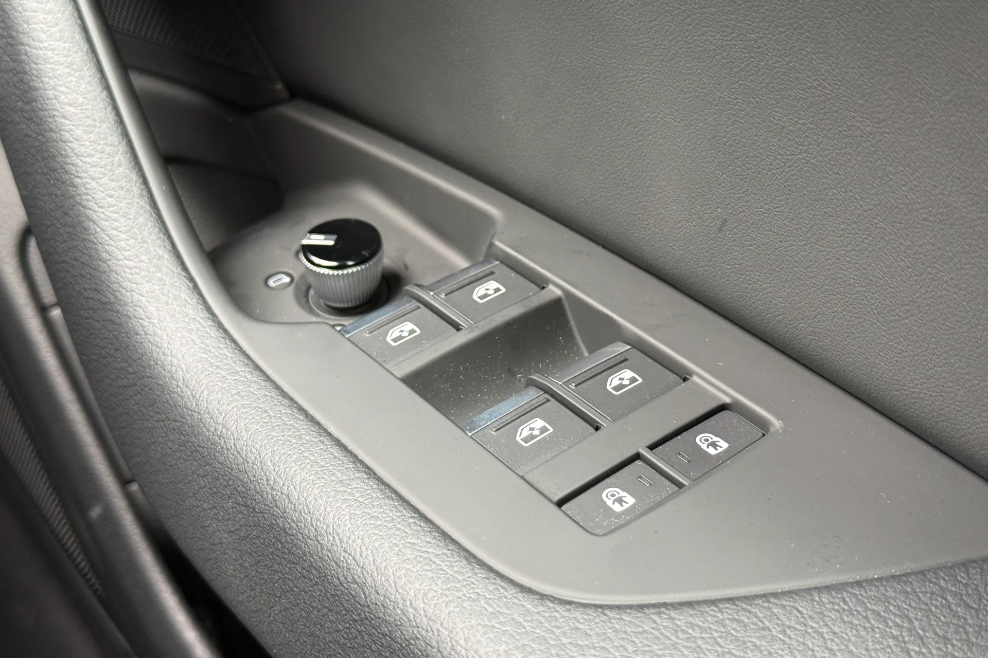 Audi A6 thumbnail image number 27