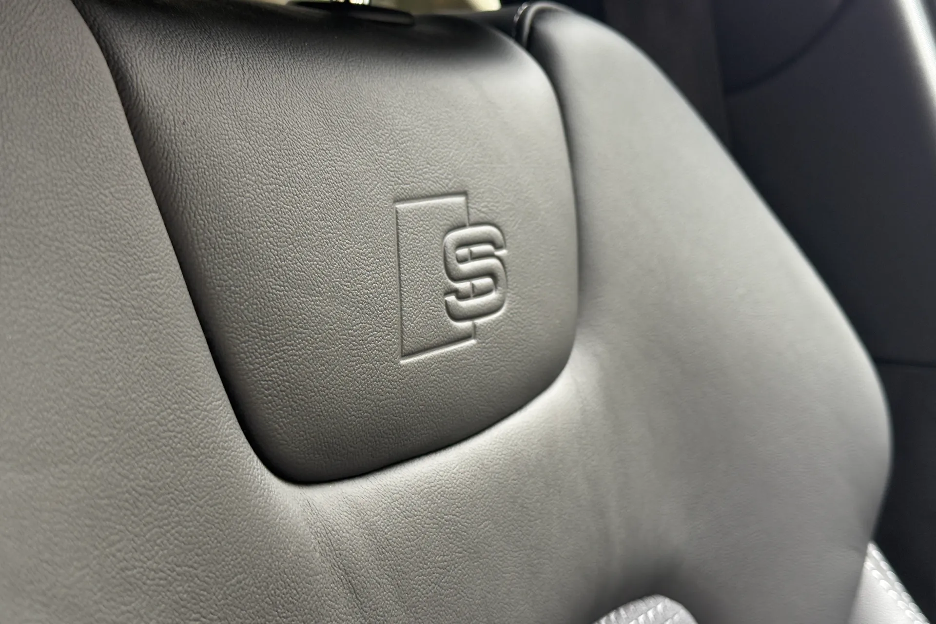 Audi A6 thumbnail image number 24