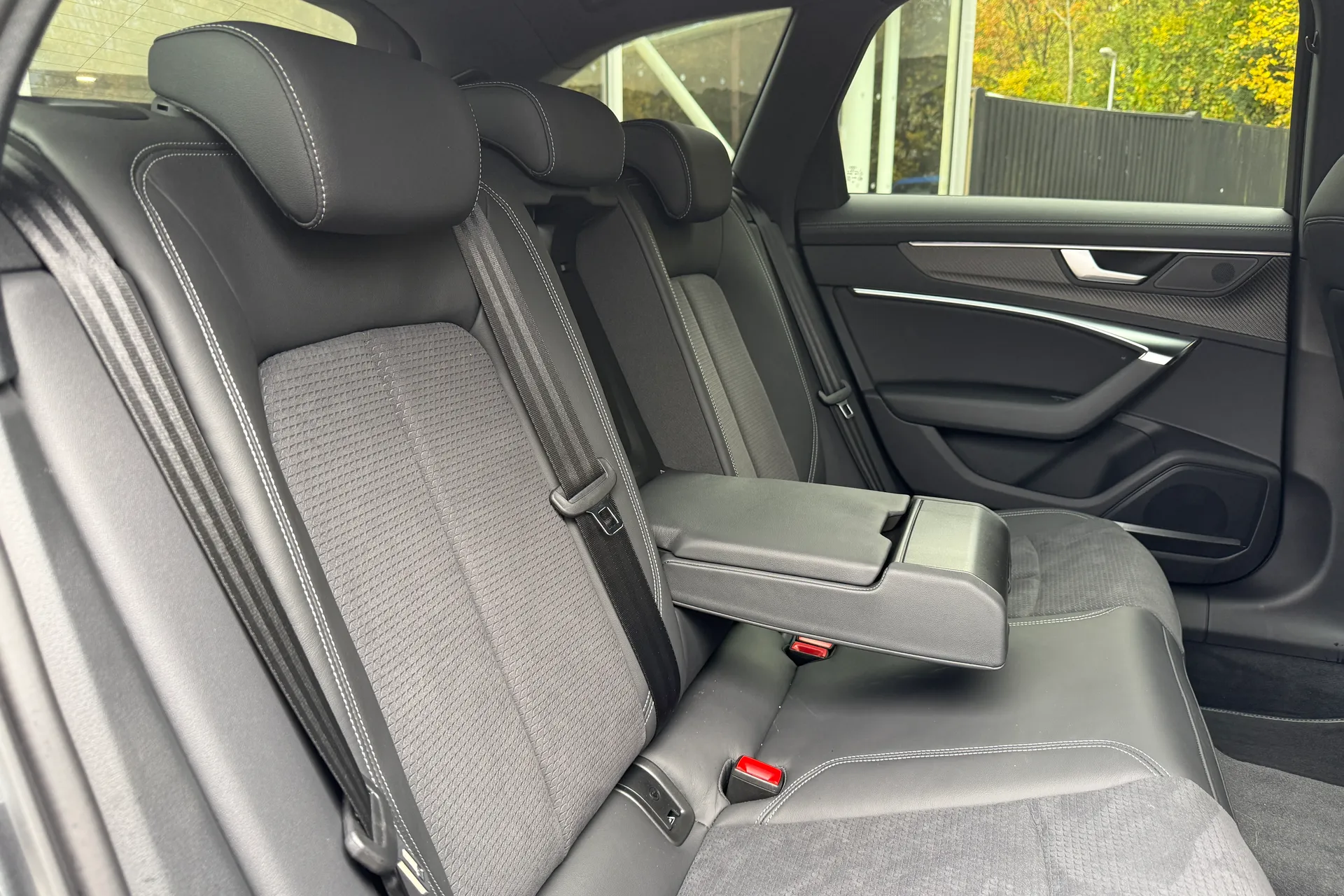 Audi A6 thumbnail image number 38