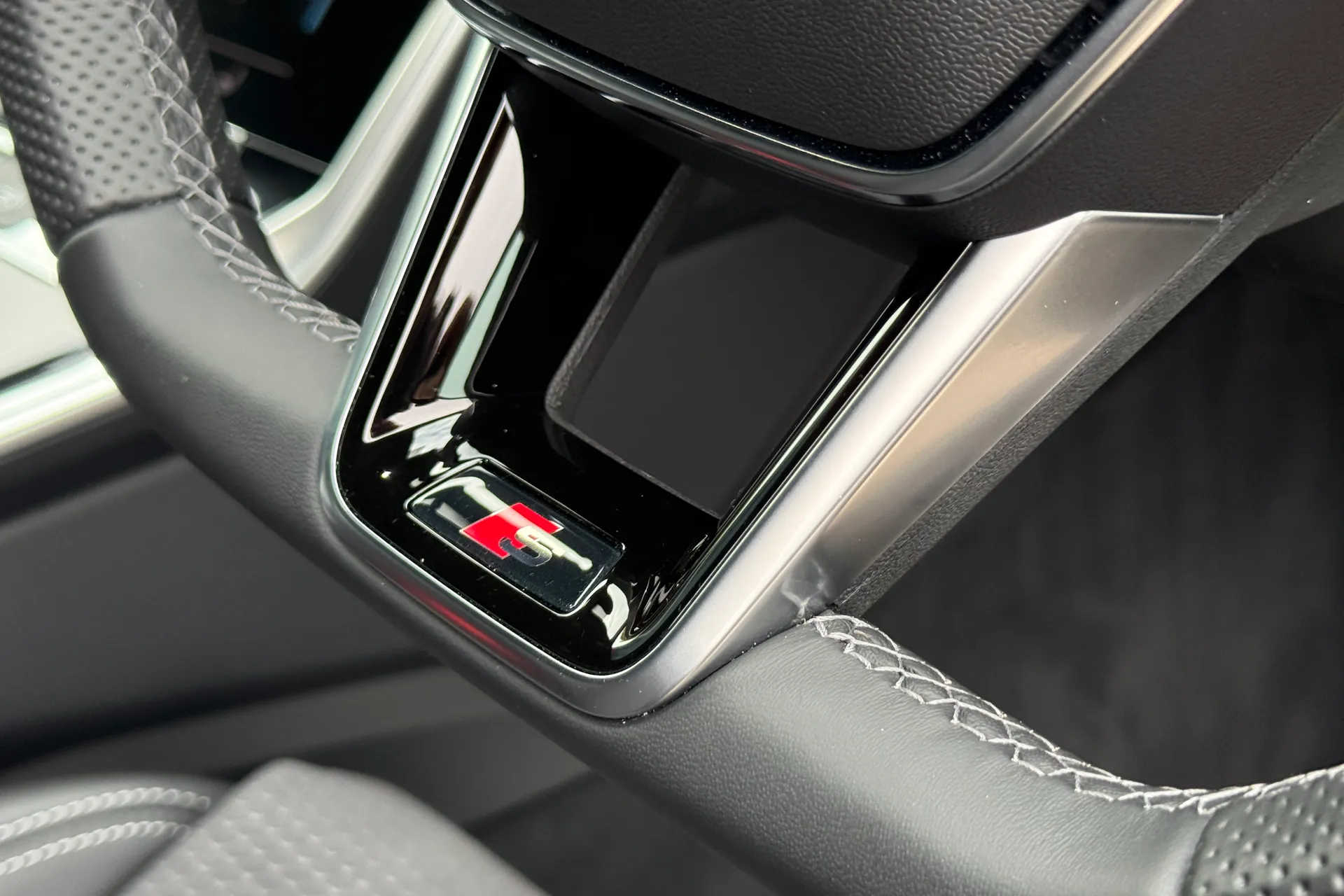 Audi A6 thumbnail image number 34