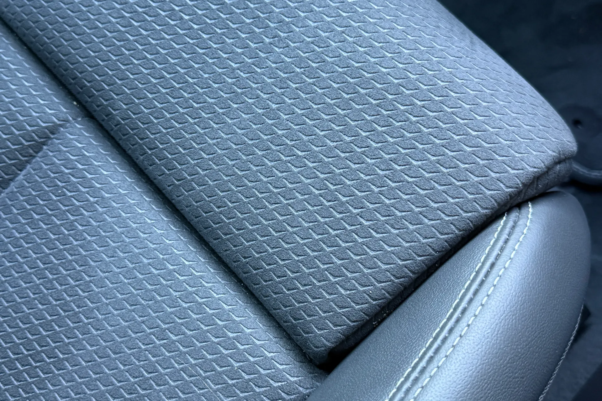 Audi A6 thumbnail image number 25