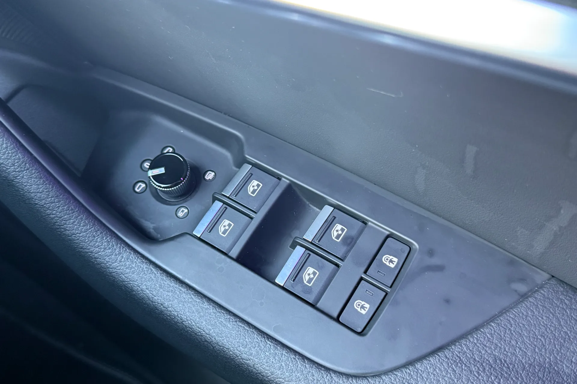 Audi A6 thumbnail image number 33