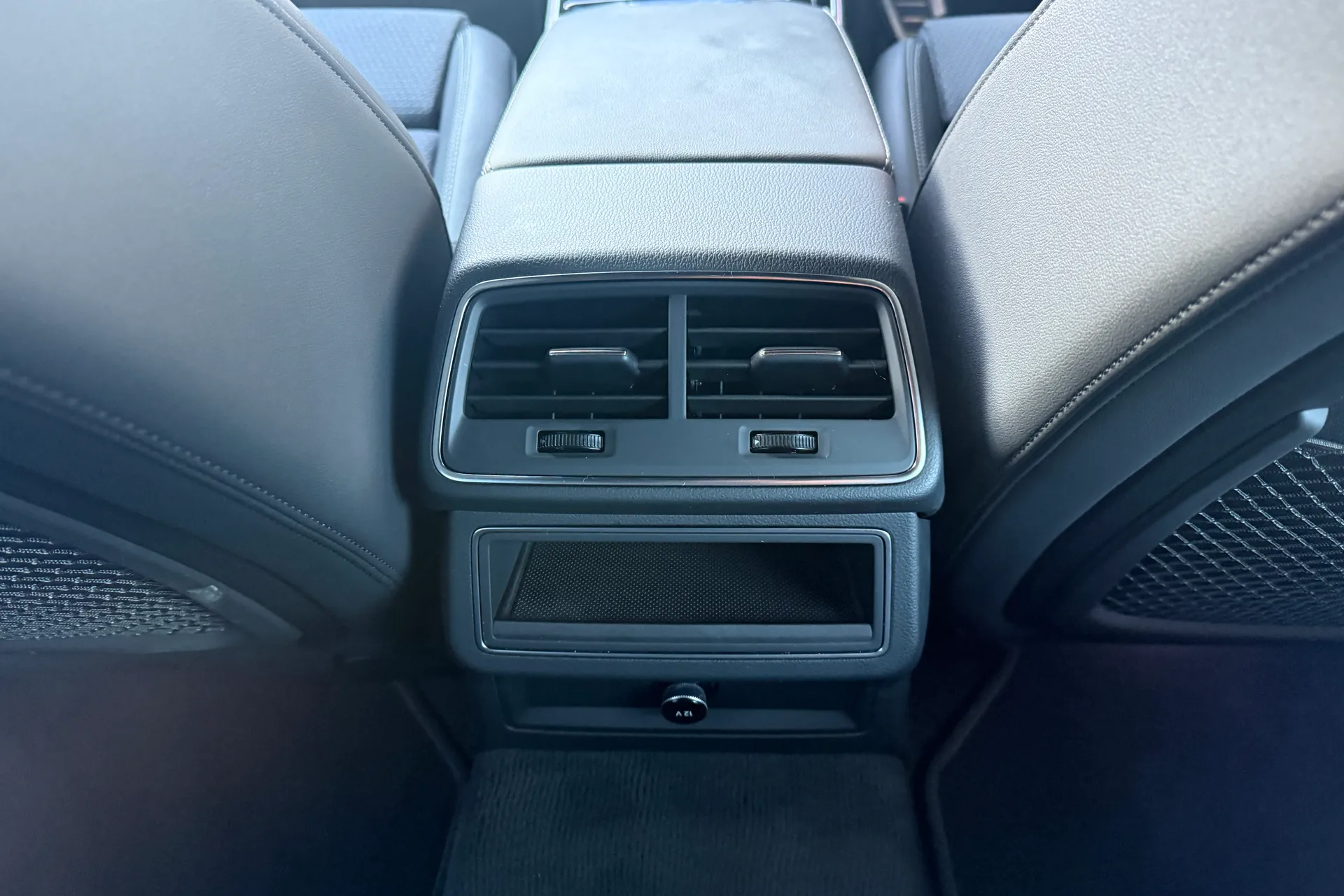 Audi A6 thumbnail image number 43