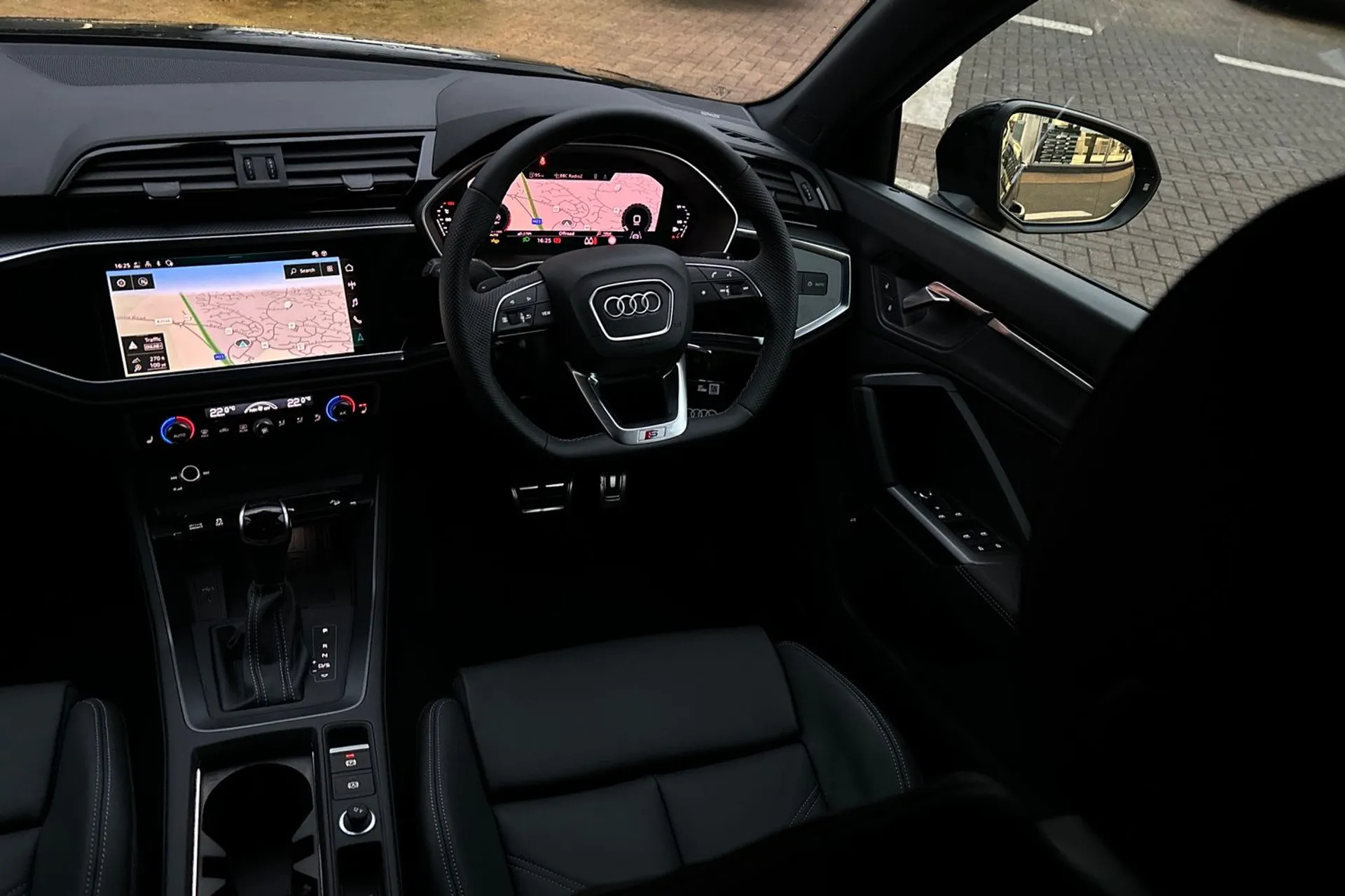 Audi Q3 thumbnail image number 32